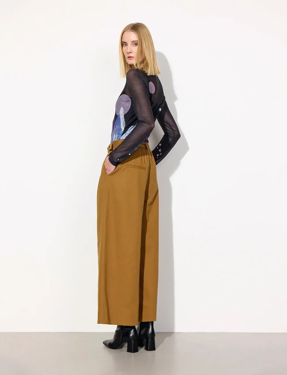 Hunkøn - Annika Mesh Blouse - langärmlige tops - outer space art print - 3