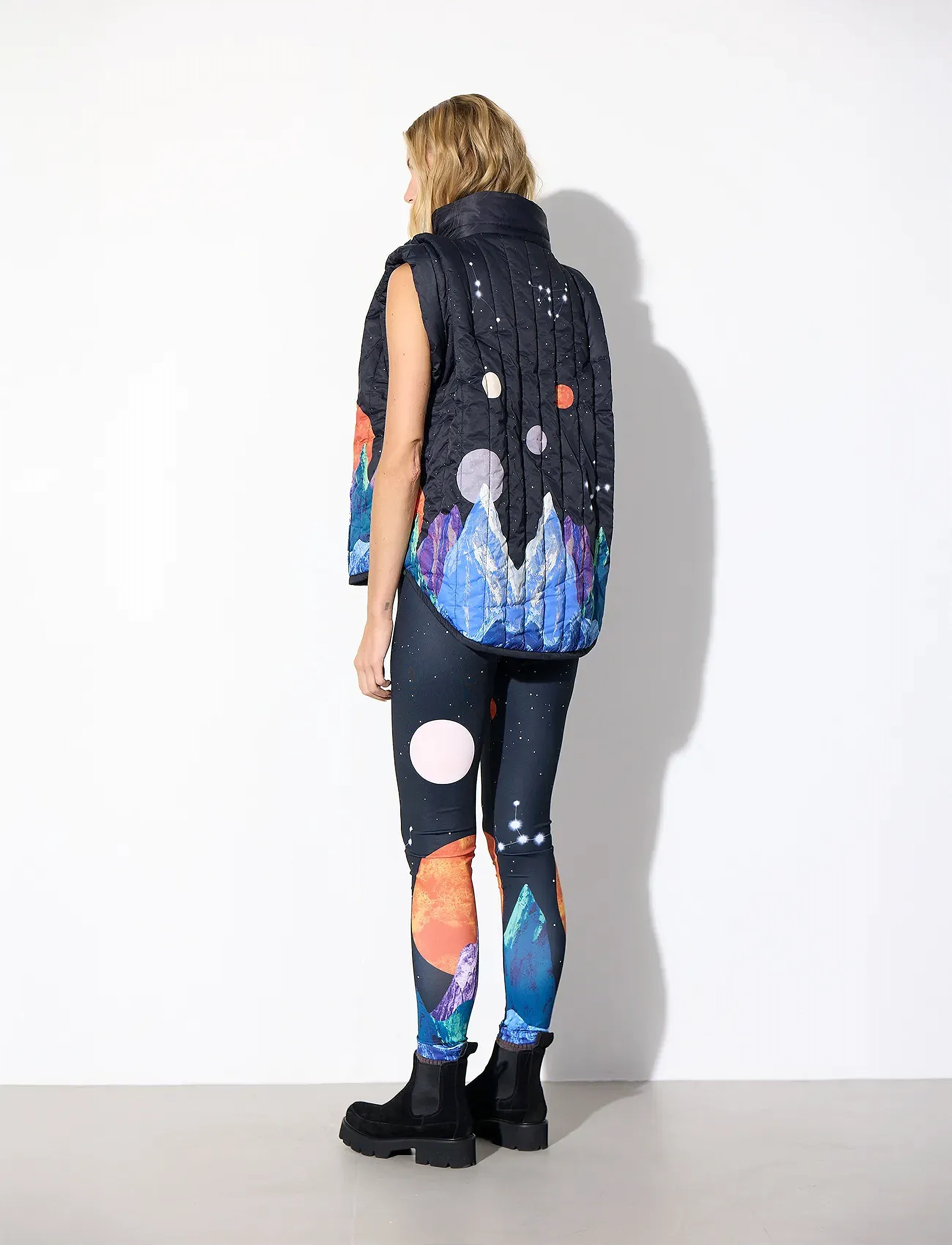 Hunkøn - Justice Short vest - vårjackor - outer space art print - 5