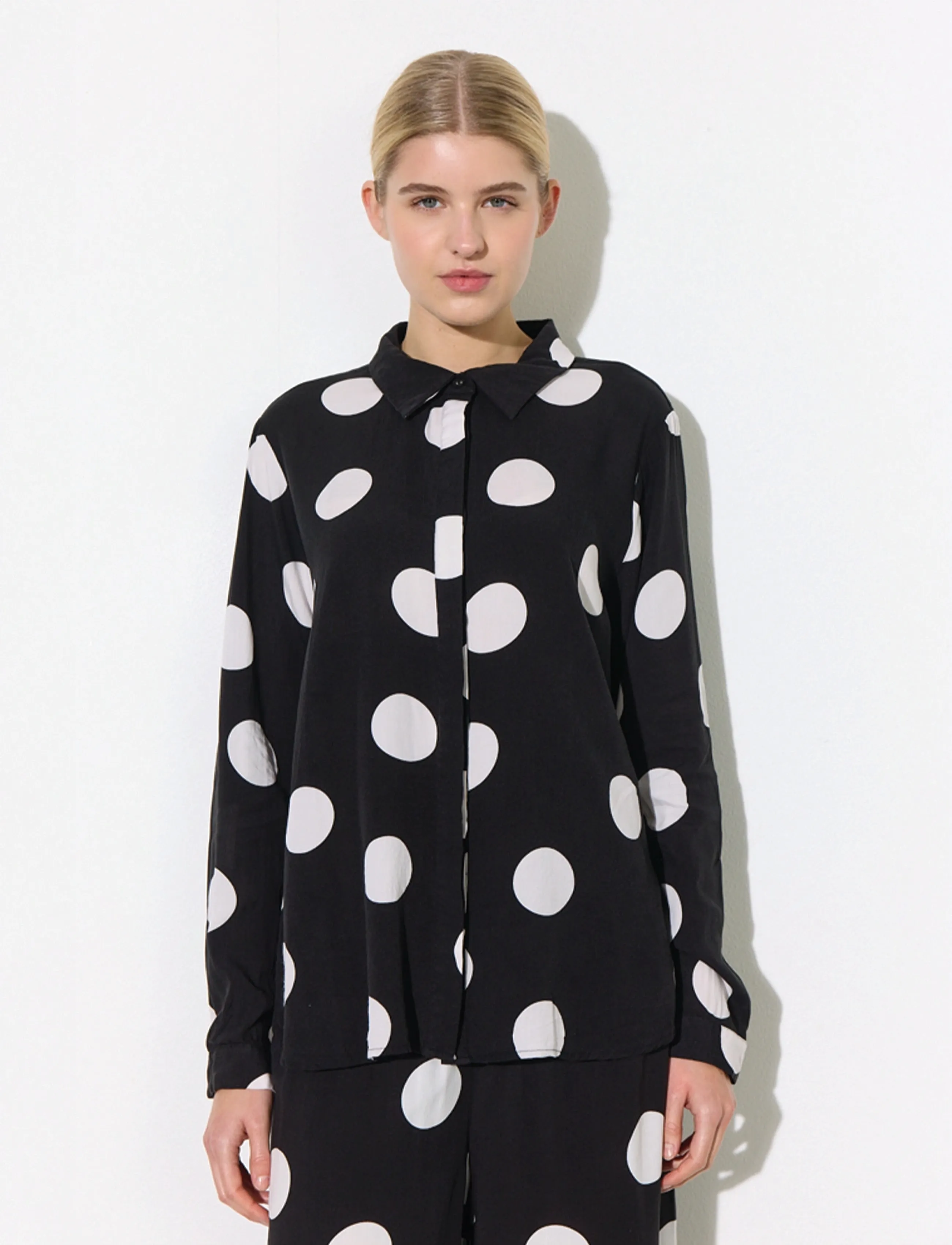 Hunkøn Vicky Shirt - Hemden - BIG DOTS / black