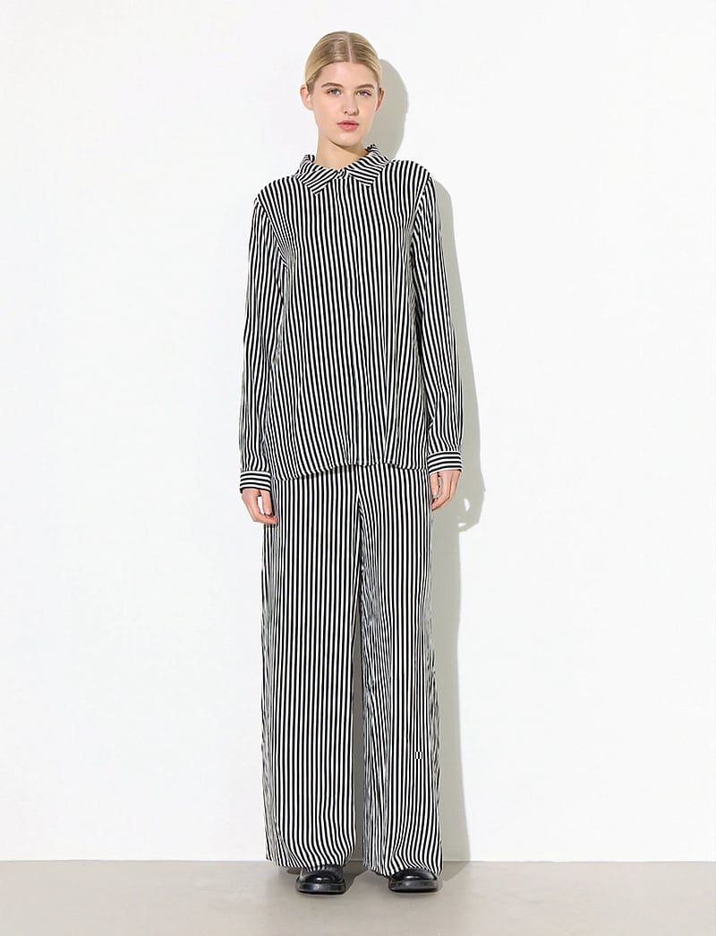 Hunkøn - Vicky Shirt - langærmede skjorter - black striped - 2