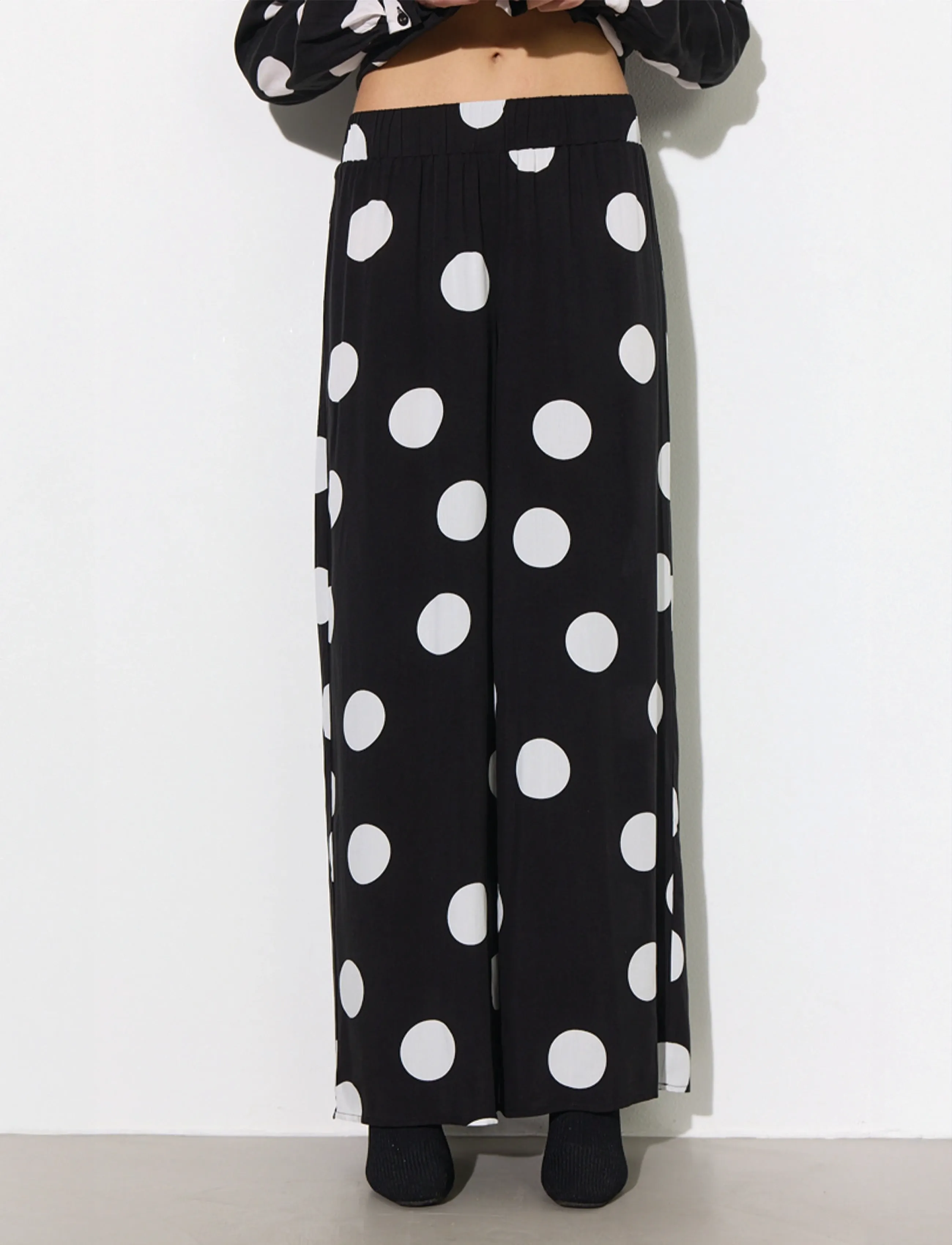 Hunkøn Vicky Trousers - Hosen mit weitem Bein - BIG DOTS / black