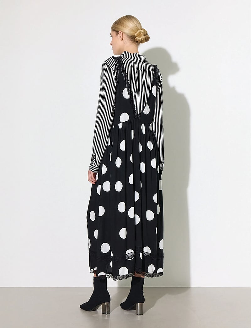 Hunkøn - Vicky Dress - maxi kjoler - big dots - 2