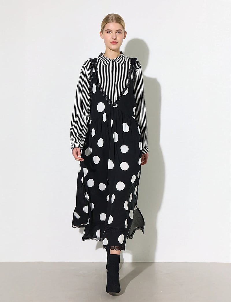 Hunkøn - Vicky Dress - maxi kjoler - big dots - 4