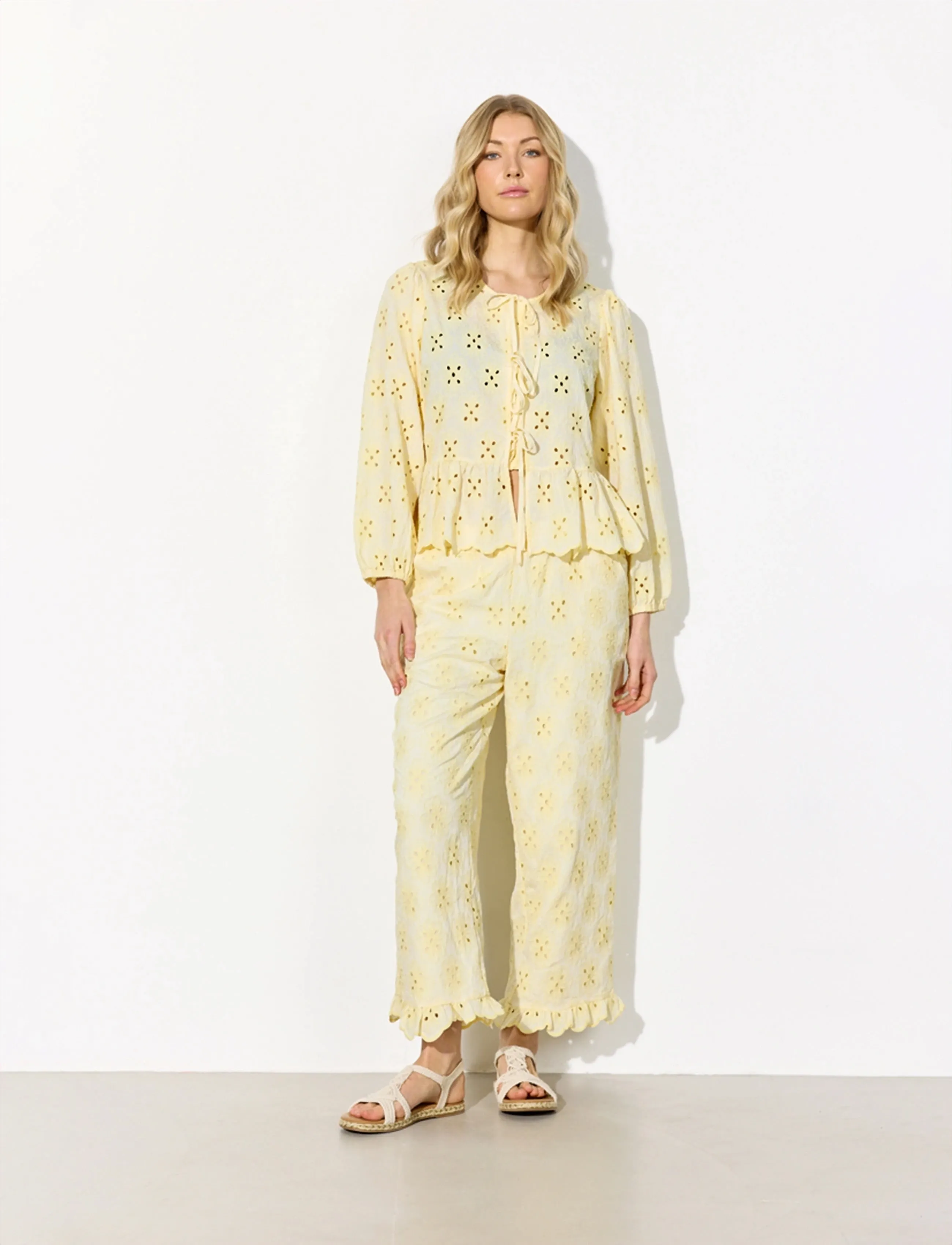 Hunkøn - Vanya Shirt - long sleeved blouses - soft yellow - 2