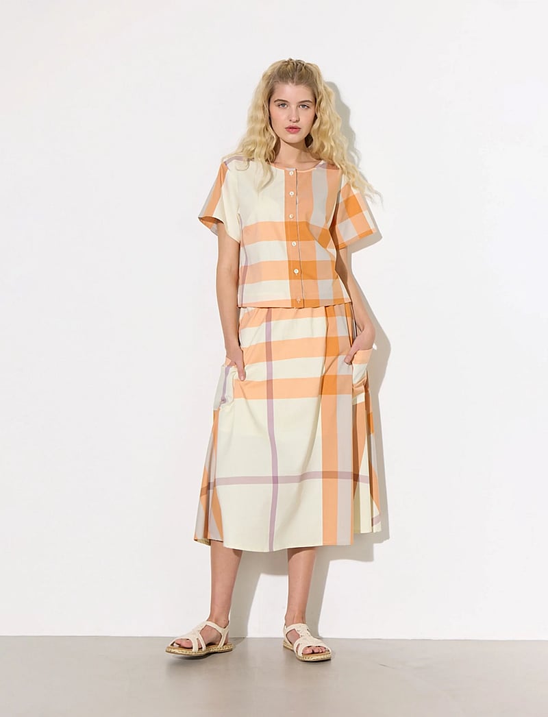 Hunkøn - Frankie Skirt - midi-röcke - orange checked - 3
