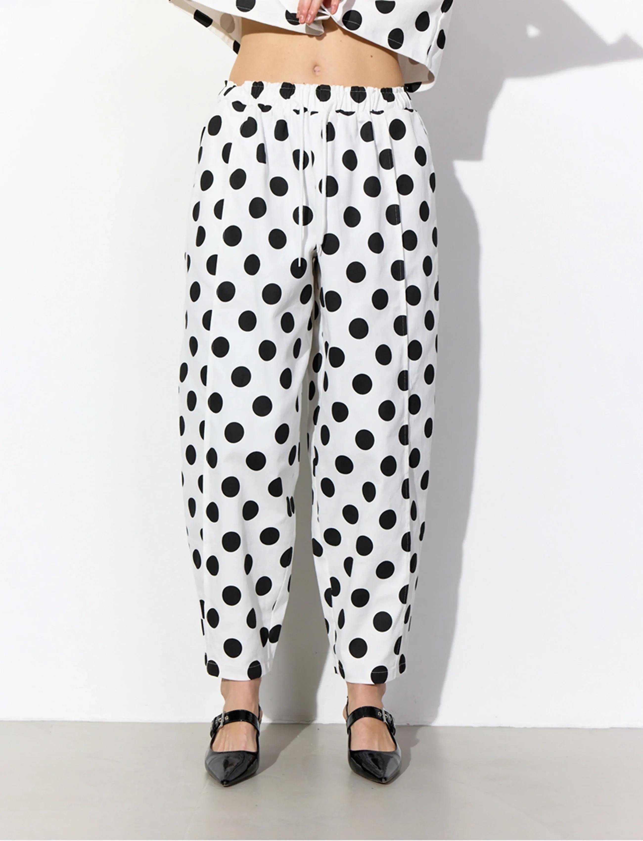 Hunkøn - Divina Trousers - barrel trousers - white w/ dots - 3