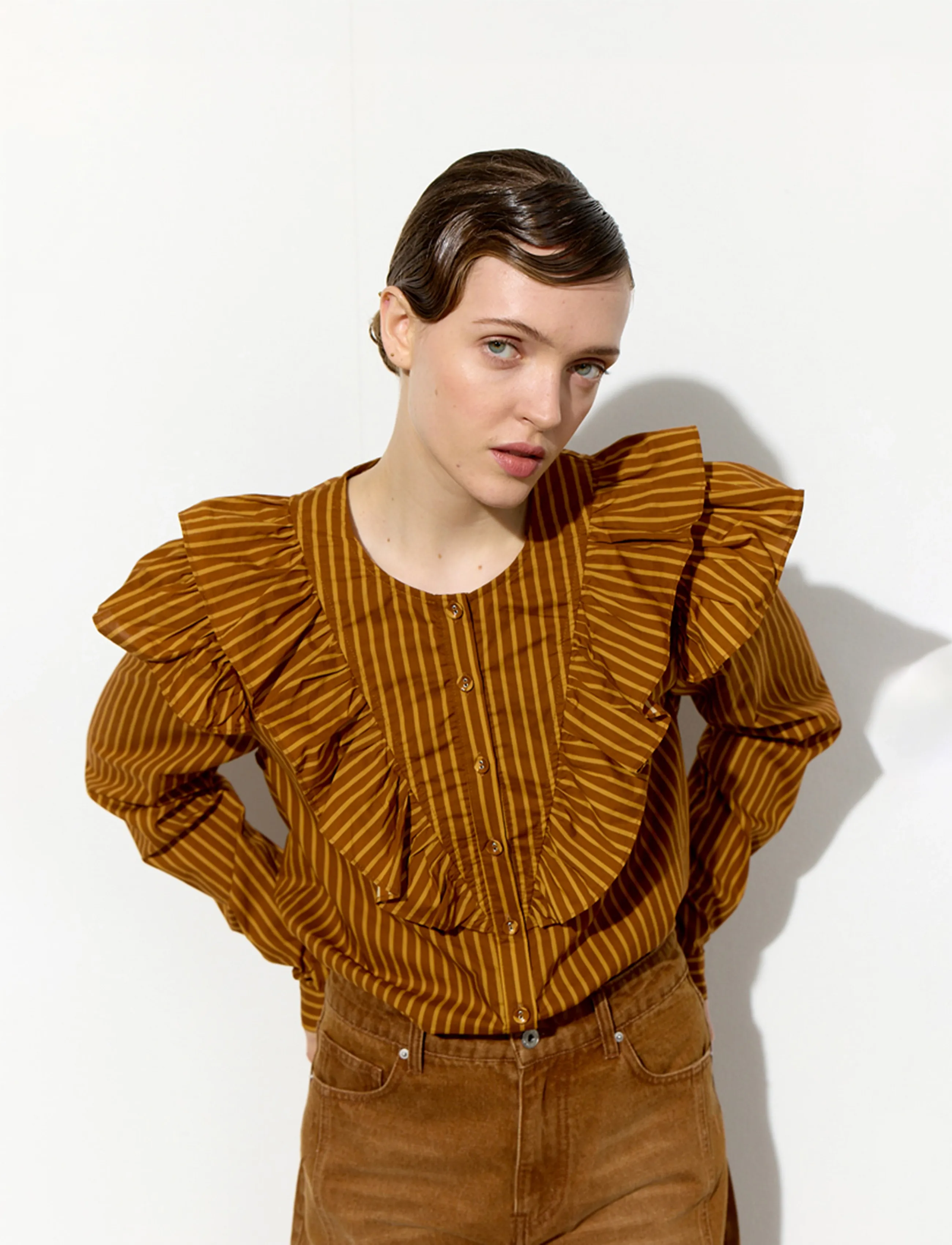 Hunkøn Lucinda Ruffle Shirt - Hemden - CARAMEL STRIPED / brown