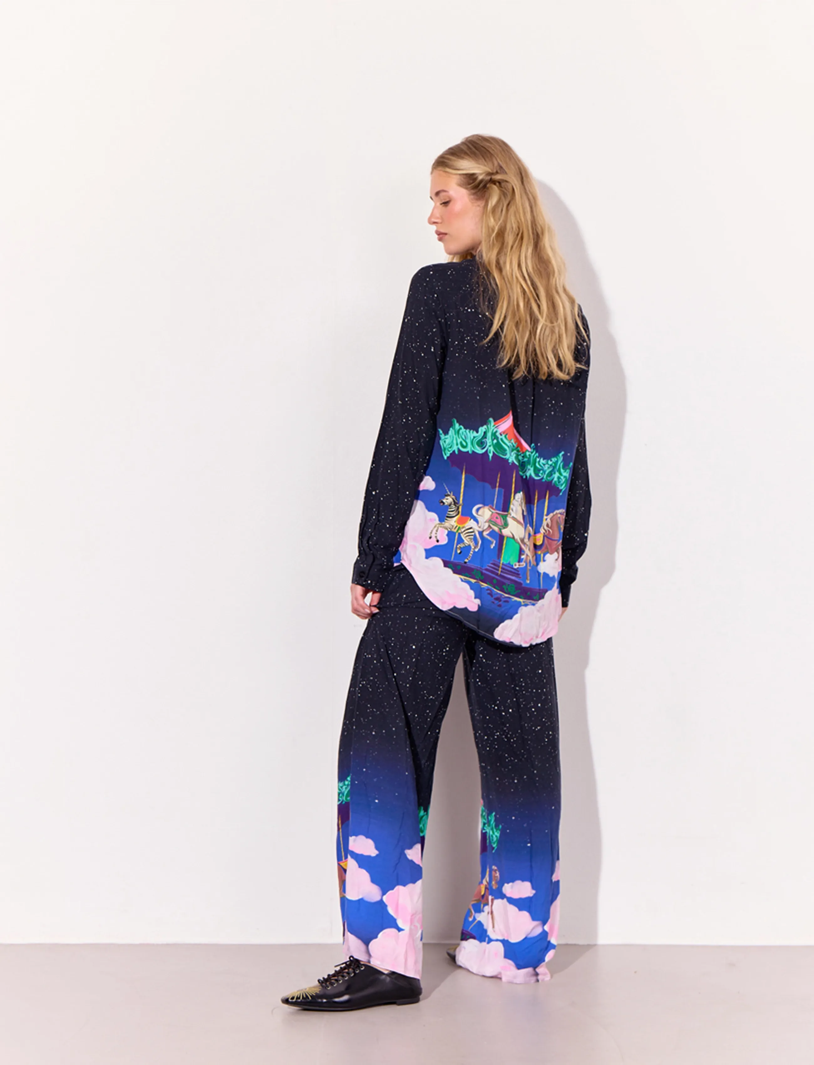 Hunkøn - Calista Shirt - long-sleeved shirts - dream fairground art print - 4