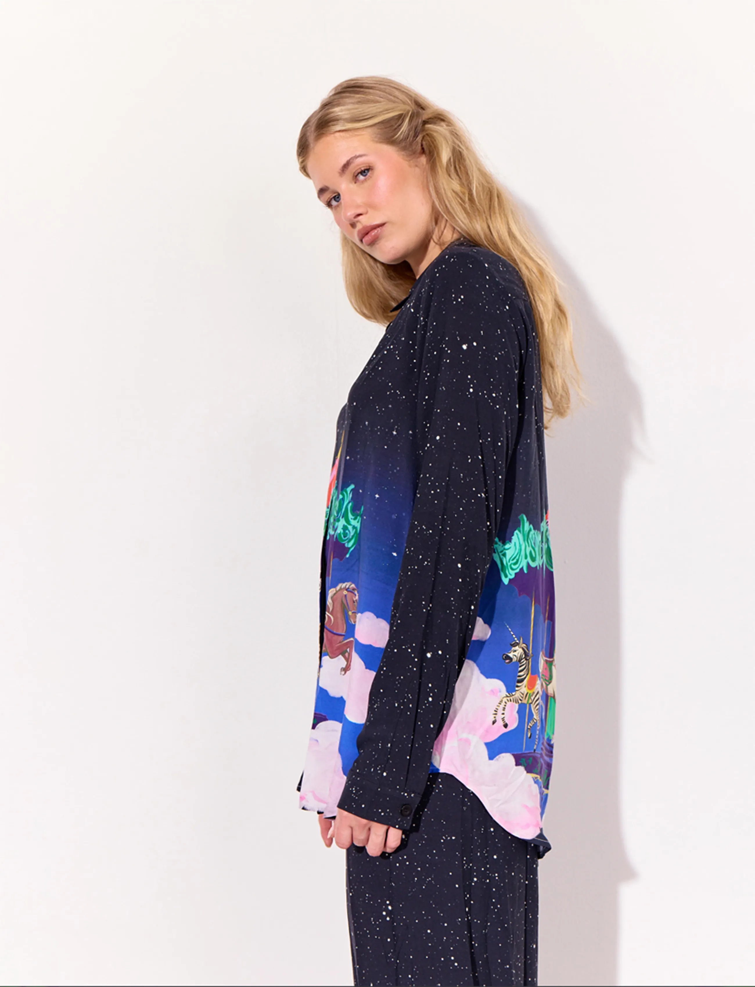 Hunkøn - Calista Shirt - long-sleeved shirts - dream fairground art print - 5