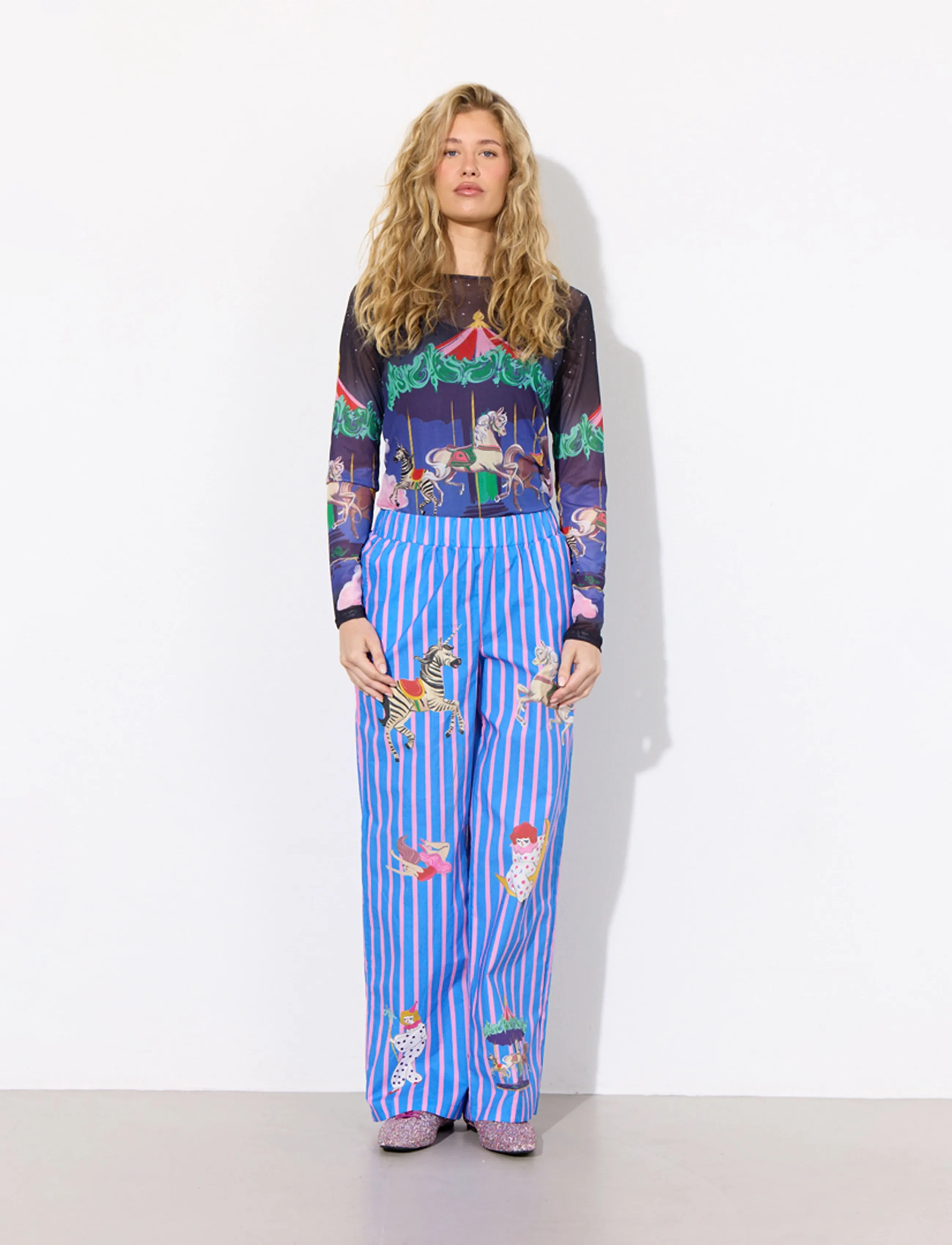 Hunkøn - Calista Mesh Blouse - långärmade blusar - dream fairground art print - 3