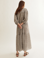 HUNKYDORY - Fawn Dress - maxi dresses - frosty chalk aop - 3