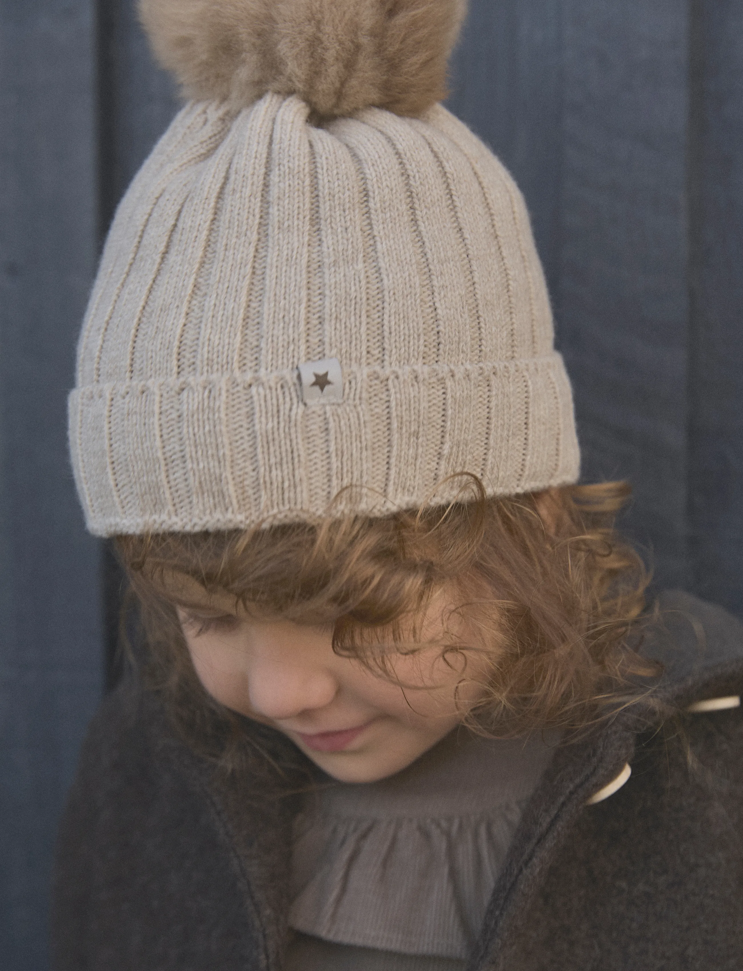 Huttelihut - Hat Knit Alpaca Pompom - mössor & vantar - sand melange - 4