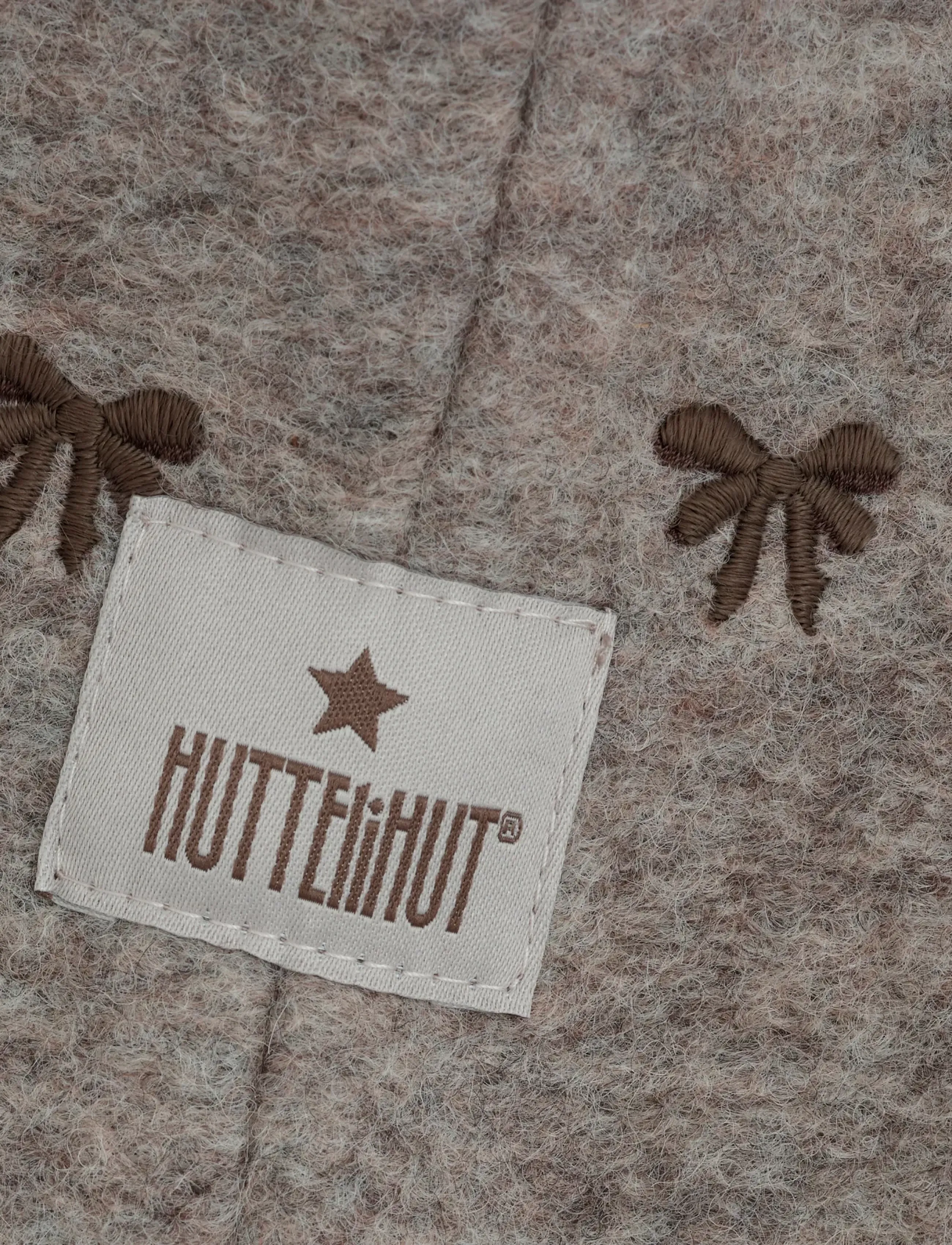 Huttelihut - Balaclava Emb. Wool - vinteraccessoarer - camel melange - 2