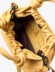 HVISK - JOLLY MATTE TWILL - festtøj til outletpriser - golden yellow - 3