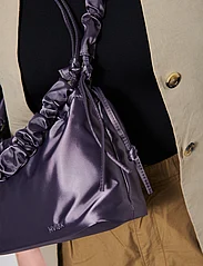 HVISK - ARCADIA SHINY TWILL - vakarėlių drabužiai išparduotuvių kainomis - solid purple - 5