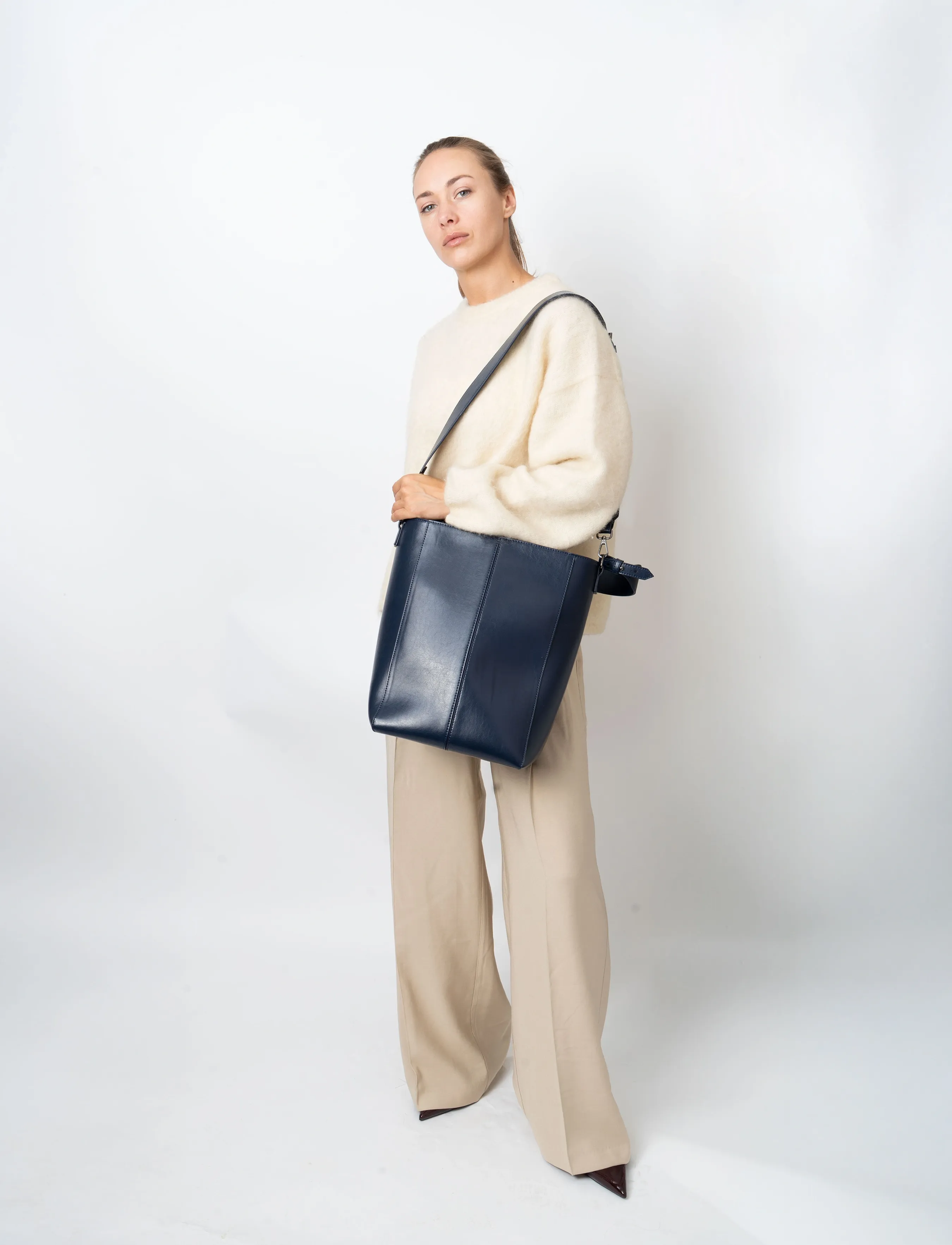 HVISK Casset Glossy Structure, One Size, Bags, Marineblau - Bucket Bag, Frauen