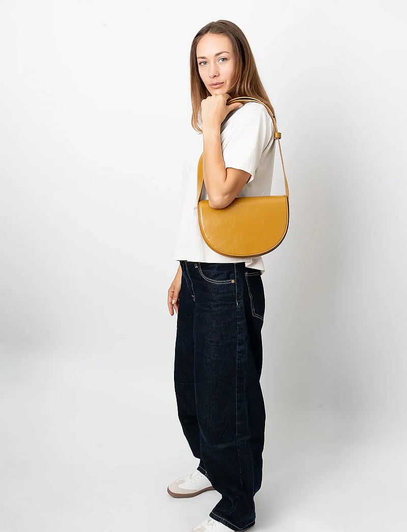 HVISK - CLIFF GLOSSY STRUCTURE - crossbody bags - amber haze - 0