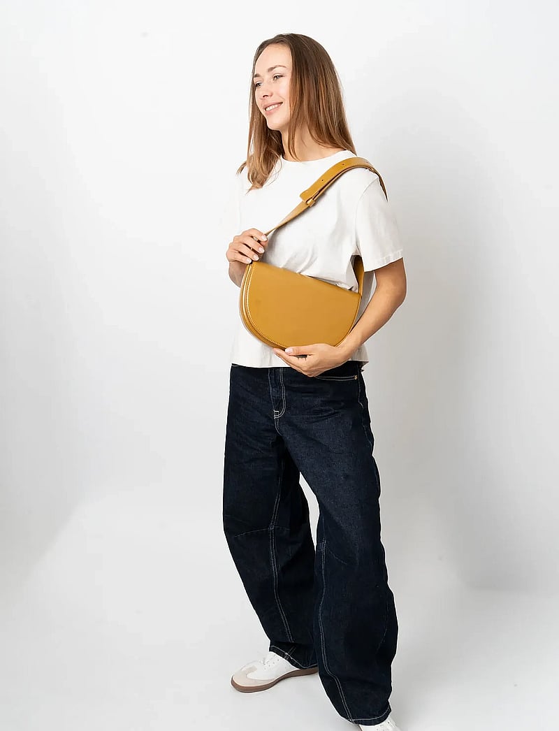 HVISK - CLIFF GLOSSY STRUCTURE - crossbody bags - amber haze - 4