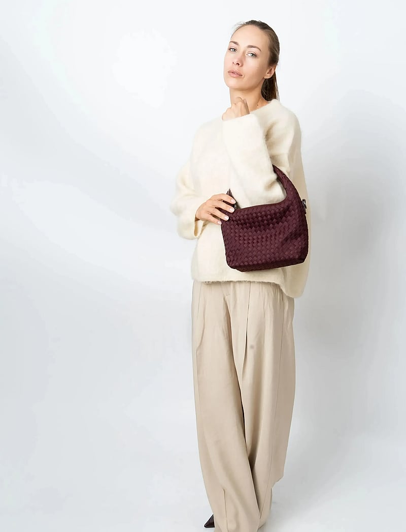 HVISK - TWIST BRAIDED NEOPRENE - erilised sündmused - midnight plum - 4