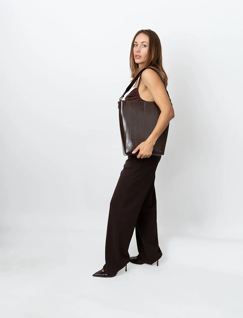 HVISK - CASSET STROKE STRUCTURE - bucket bags - espresso - 3