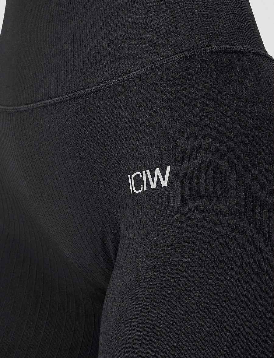 ICANIWILL - Ribbed Define Seamless Pocket Biker Shorts - 1/2 länge - black - 4