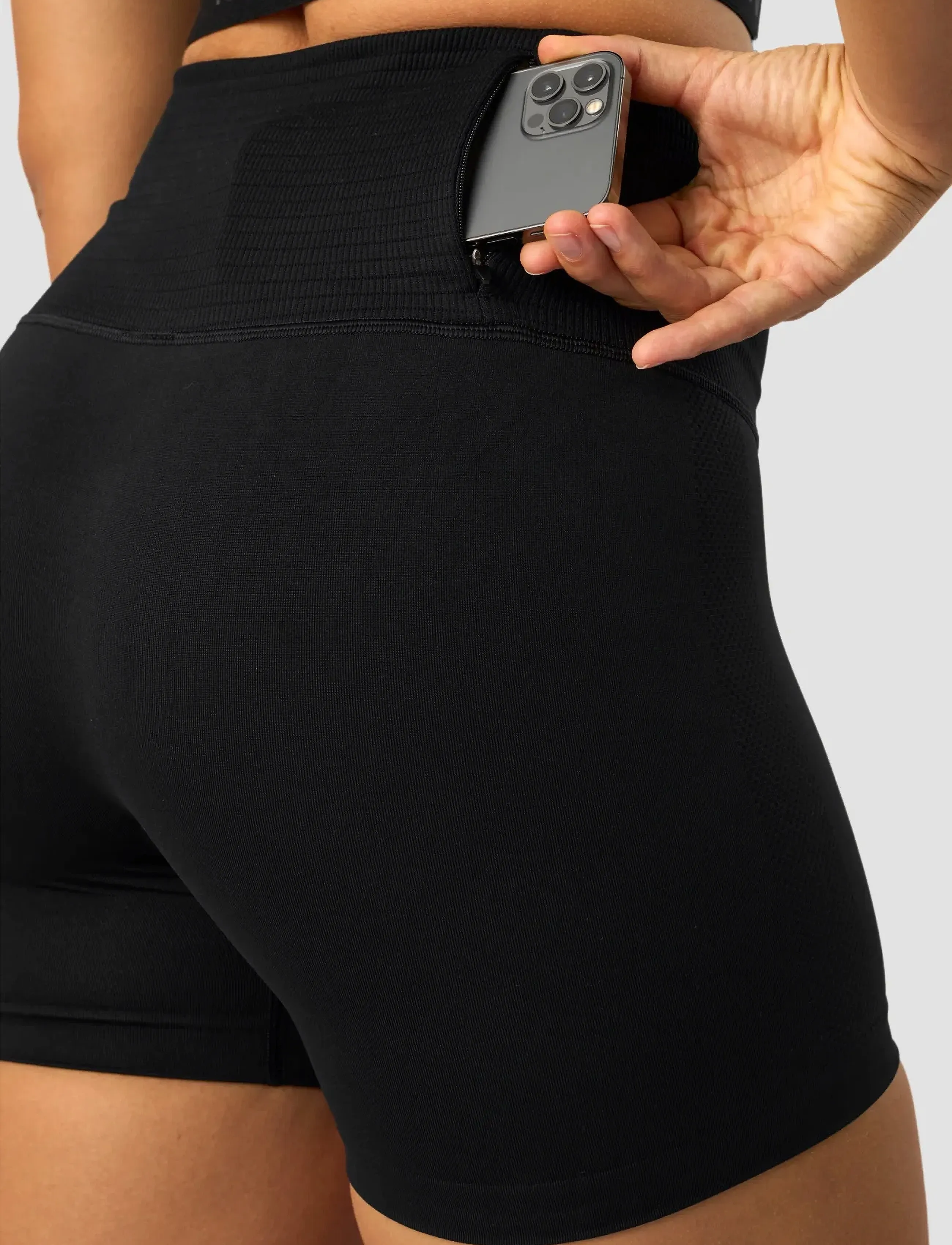 ICANIWILL - Define Seamless Pocket Shorts W - 1/2 pikkus - black - 5