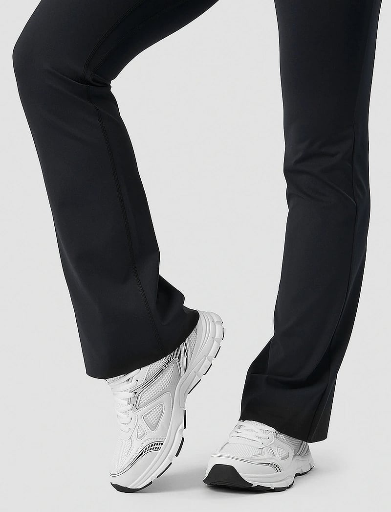 ICANIWILL - Nimble Flared Tights - trainingstights - black - 5