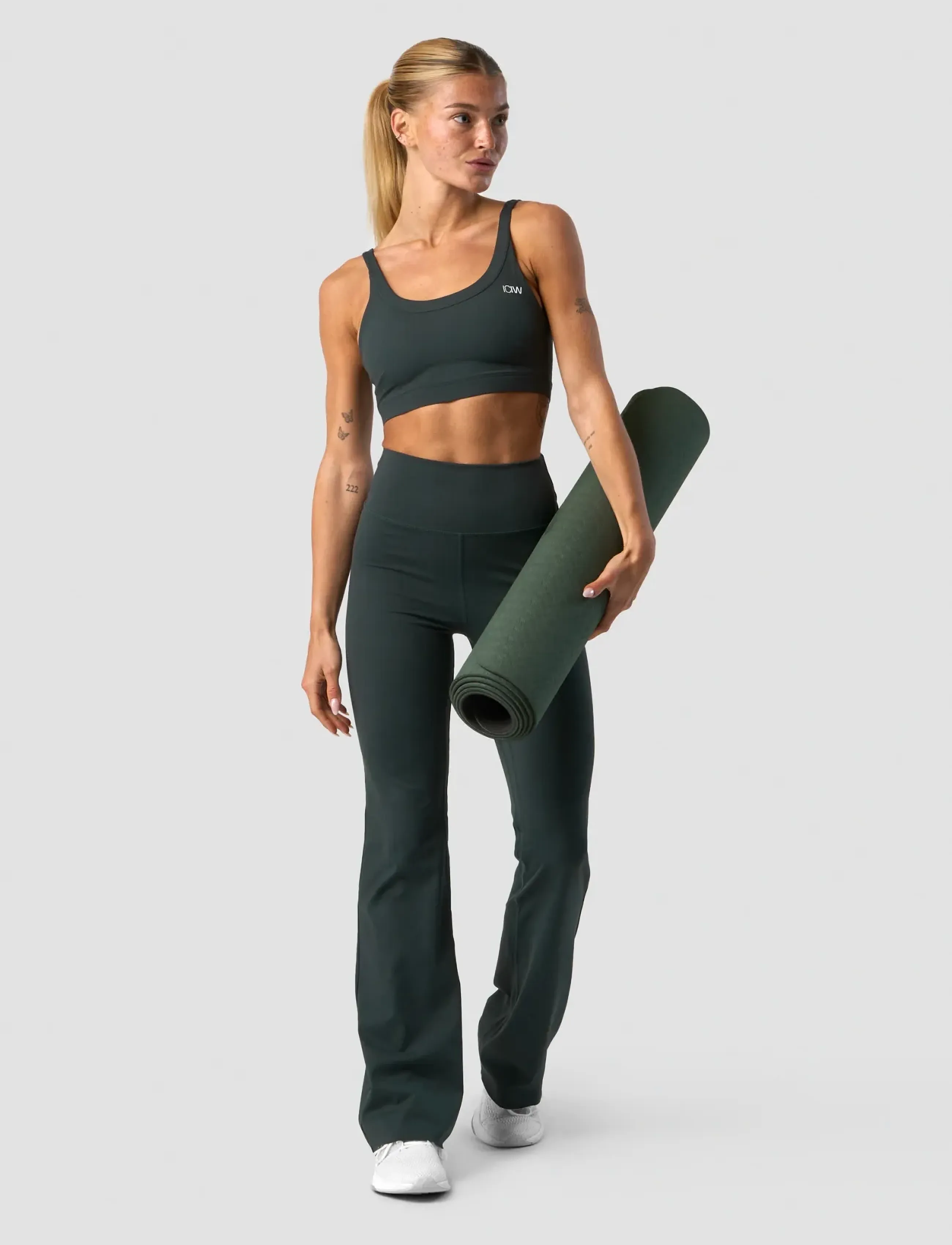 ICANIWILL - Nimble Flared Tights - volle länge - dark green - 4