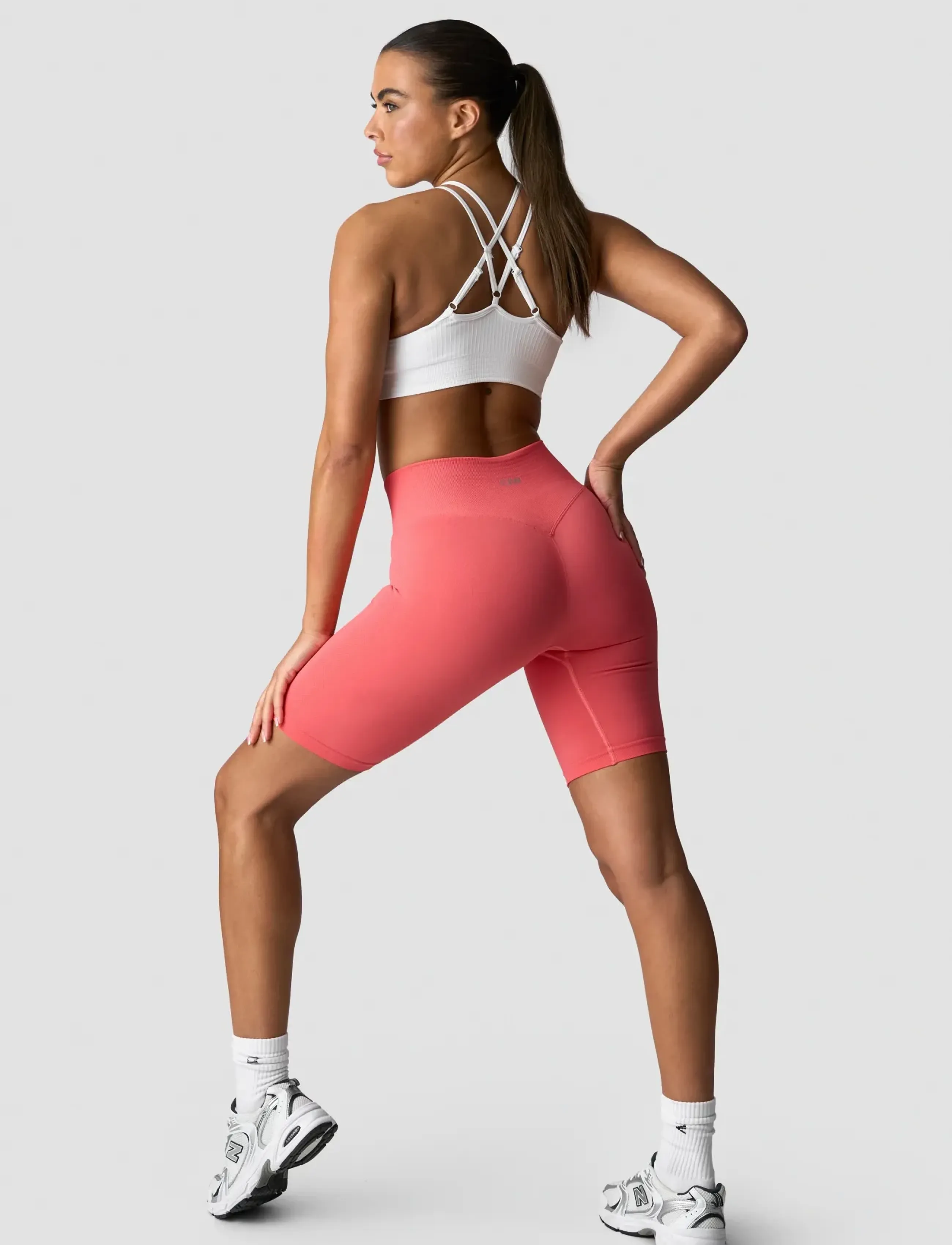 ICANIWILL - Define Seamless V-shape Biker Shorts W - trainings-shorts - dark pink peach - 3