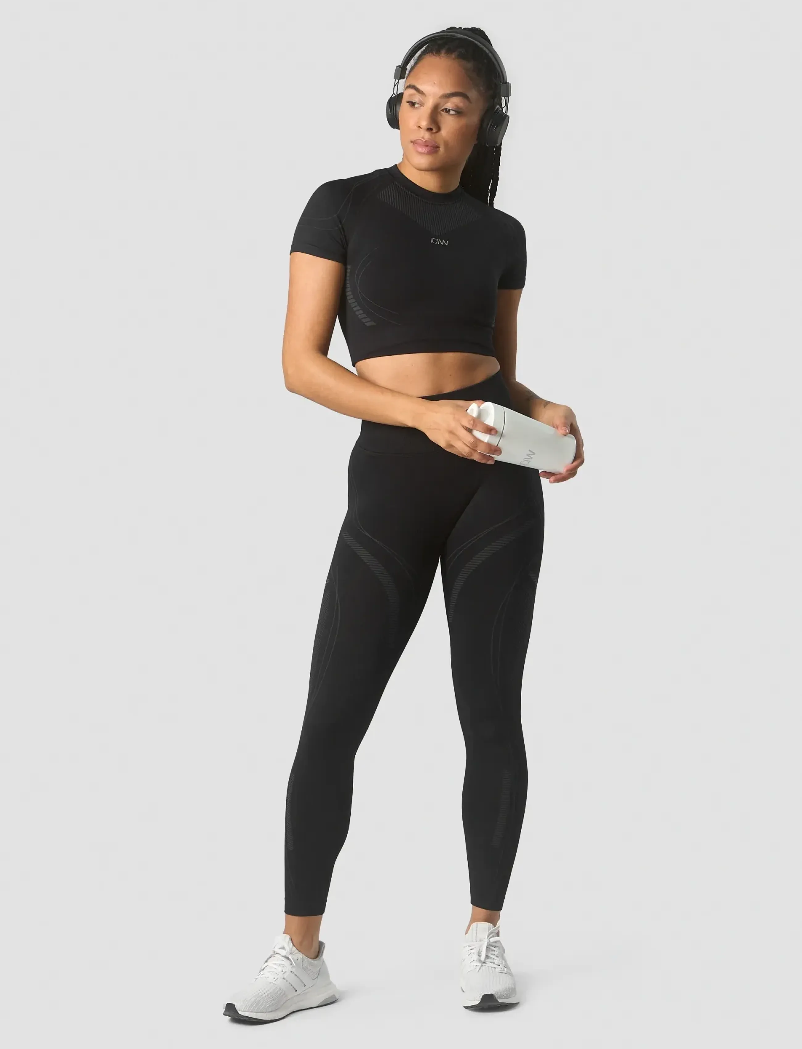 ICANIWILL - Ultra Seamless Cropped T-shirt Wmn - laveste priser - black - 3