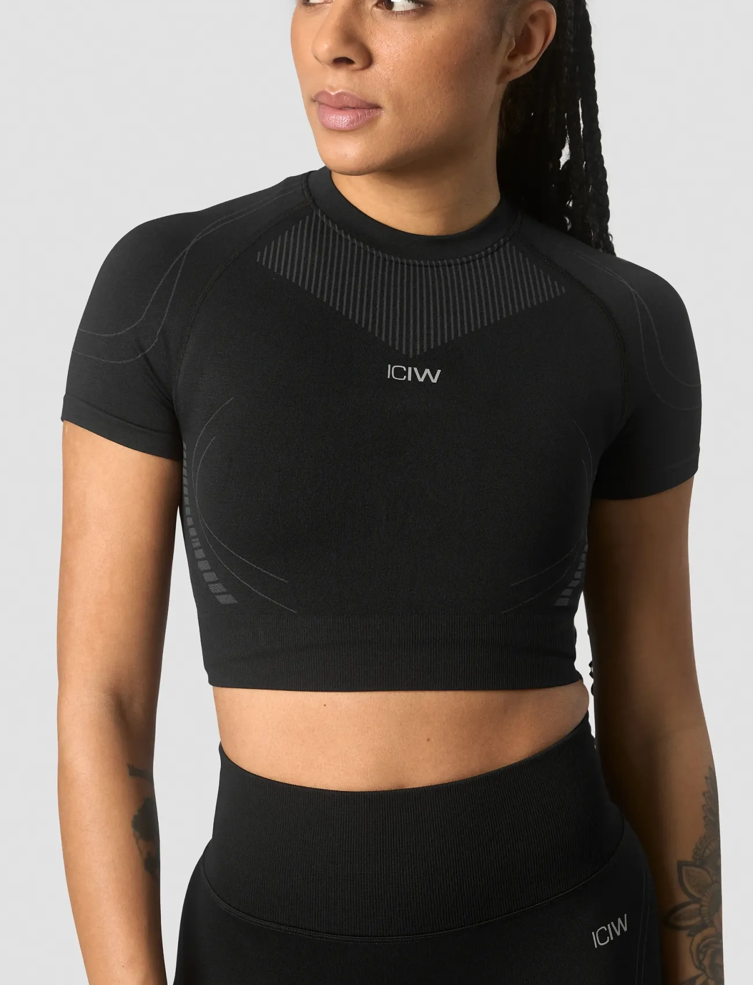 ICANIWILL - Ultra Seamless Cropped T-shirt Wmn - laveste priser - black - 4
