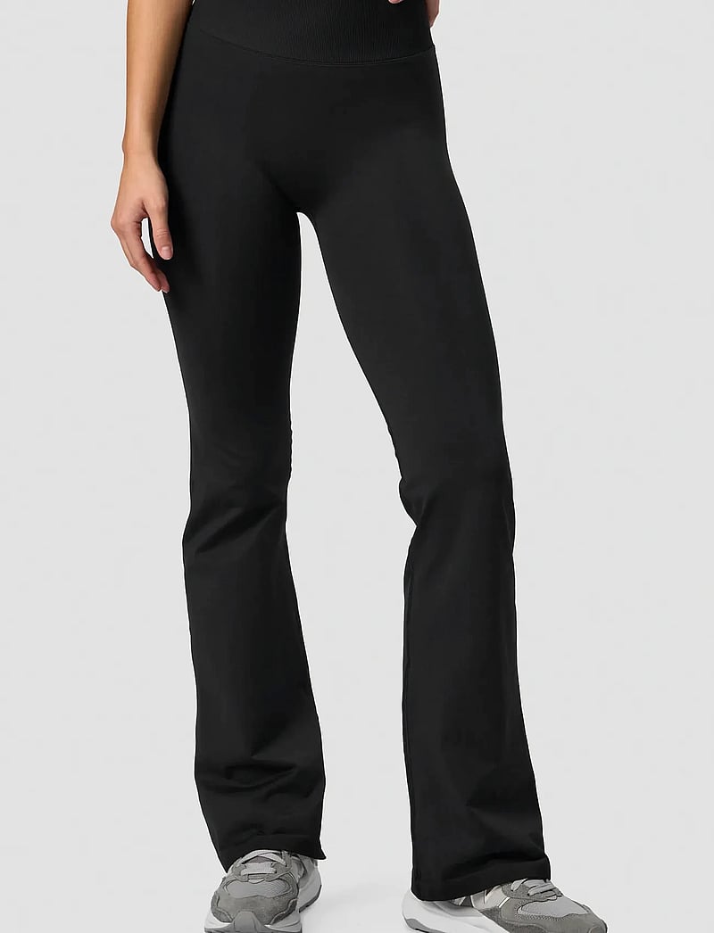 ICANIWILL - Define Seamless Flared Tights W - træningstights - black - 0