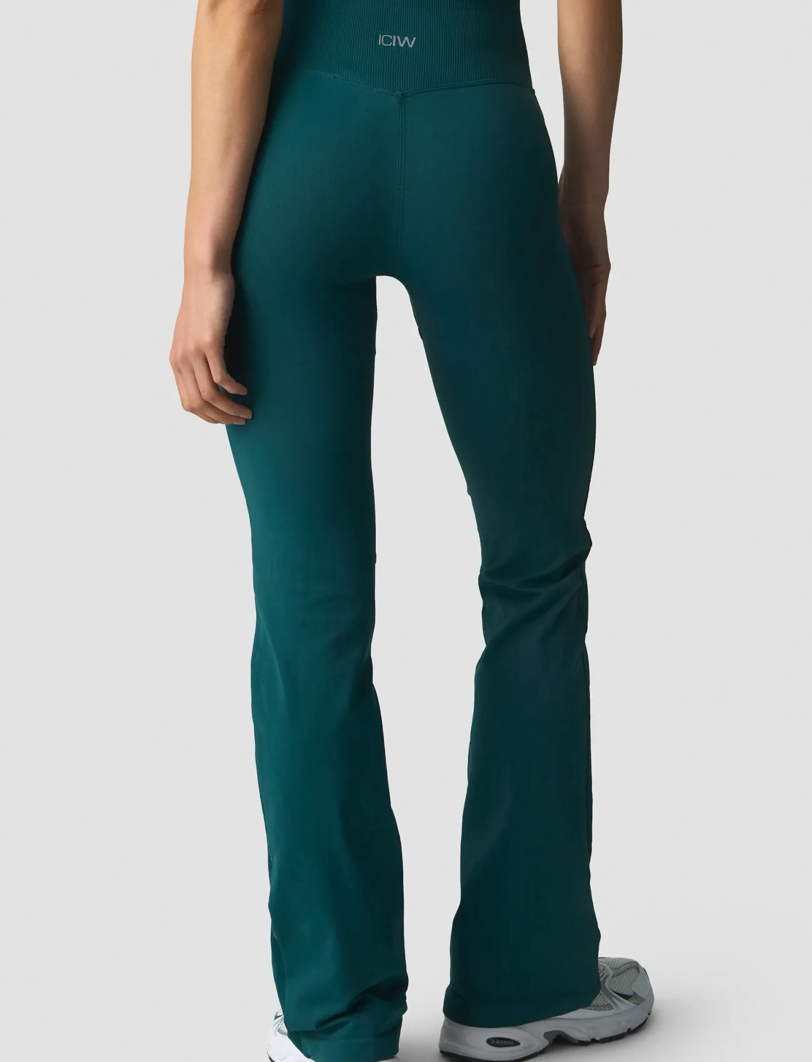 ICANIWILL - Define Seamless Flared Tights W - seamless tights - forest green - 3