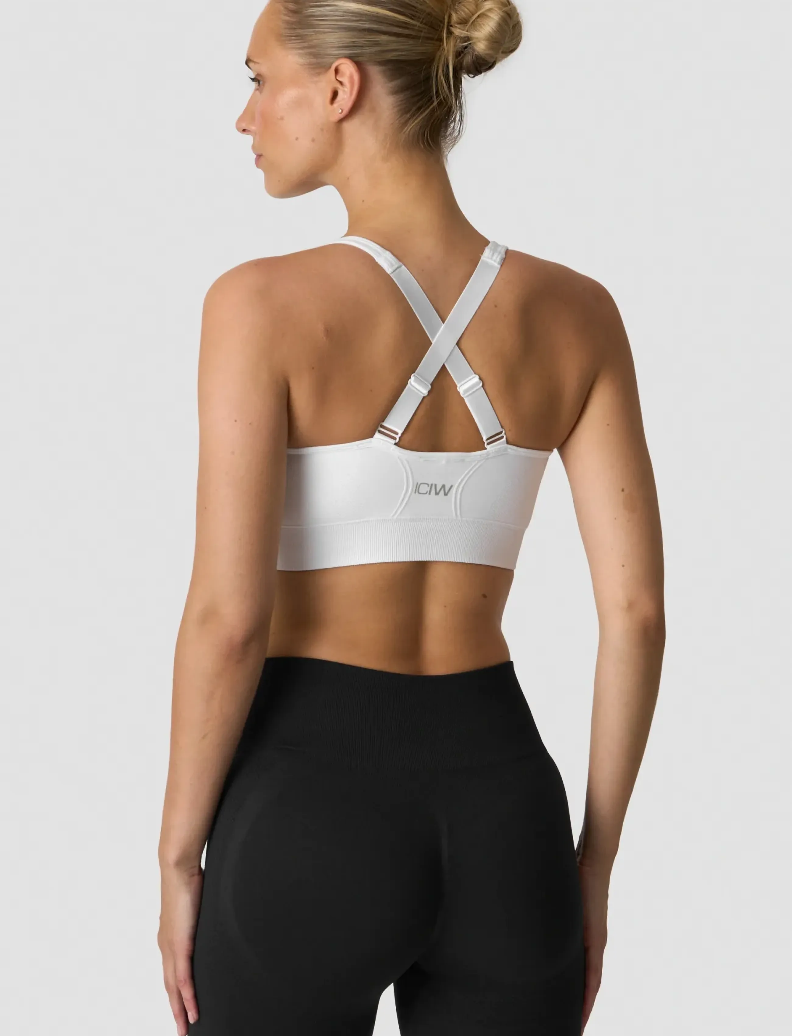 ICANIWILL - Soft Seamless Adjustable Sports Bra - sports bh'er: lav støtte - white - 3