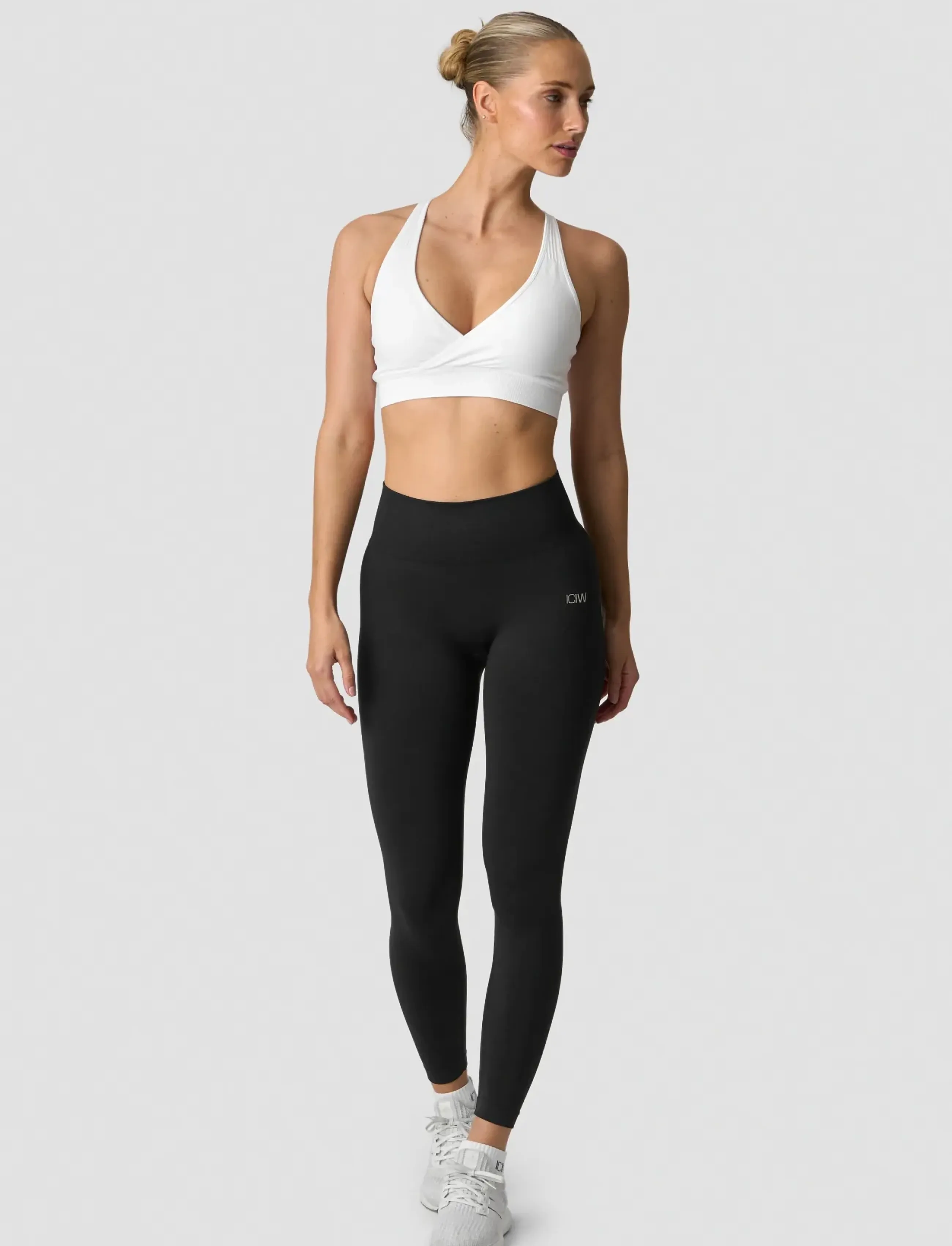 ICANIWILL - Soft Seamless Adjustable Sports Bra - sports bh'er: lav støtte - white - 5