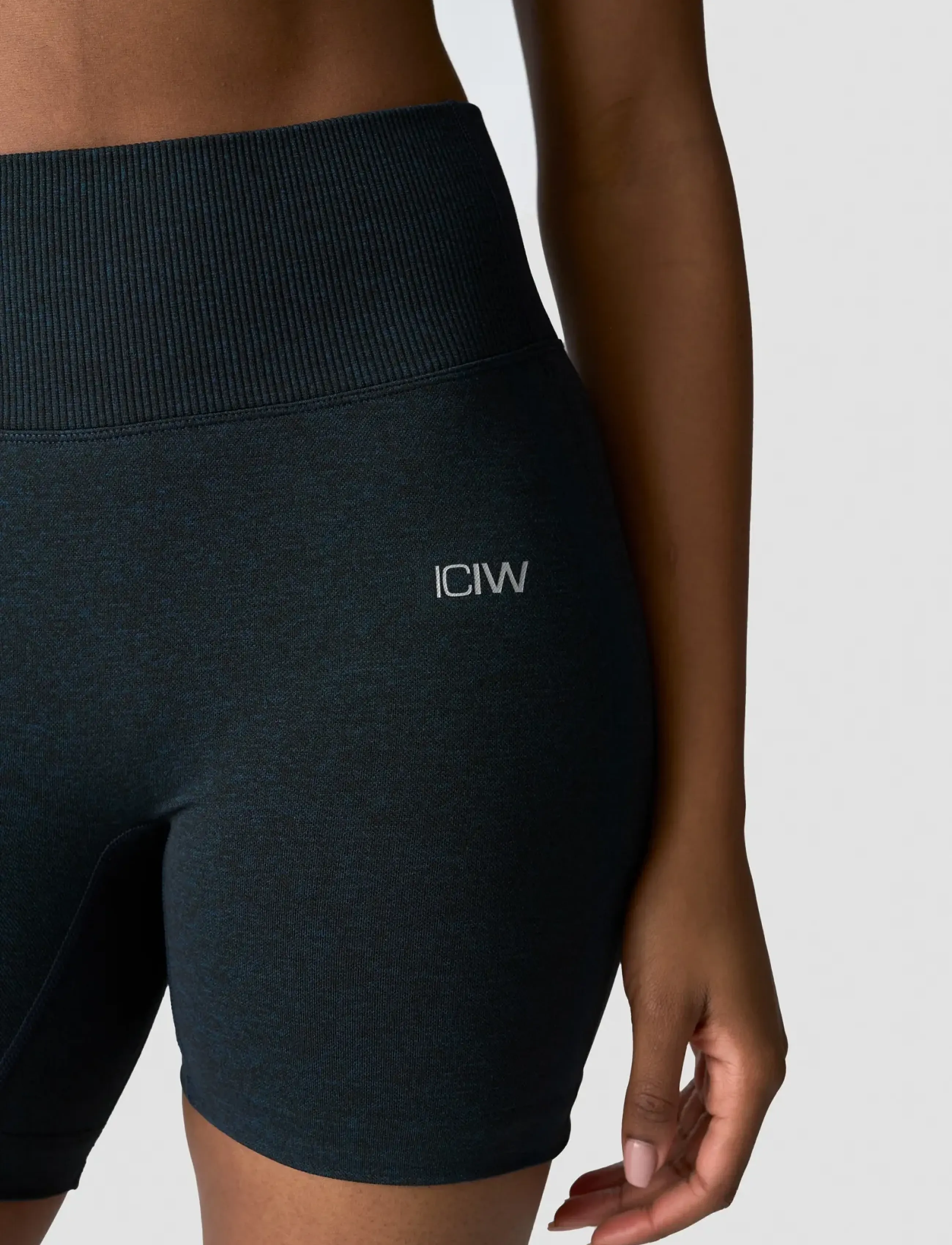 ICANIWILL - Soft Seamless Shorts W - 1/2 länge - navy melange - 5