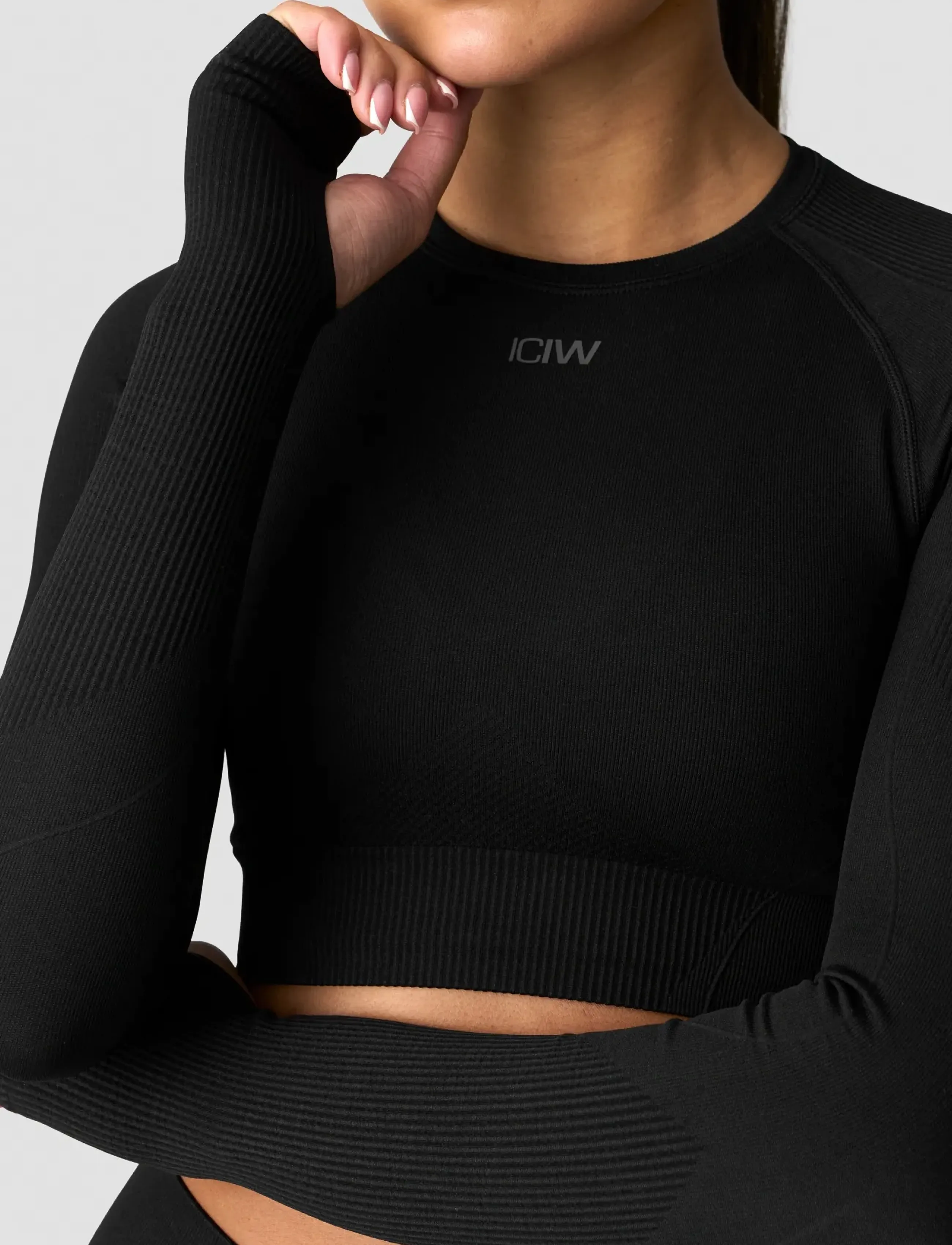 ICANIWILL - Sculpt Seamless Long Sleeve W - crop tops - black - 3