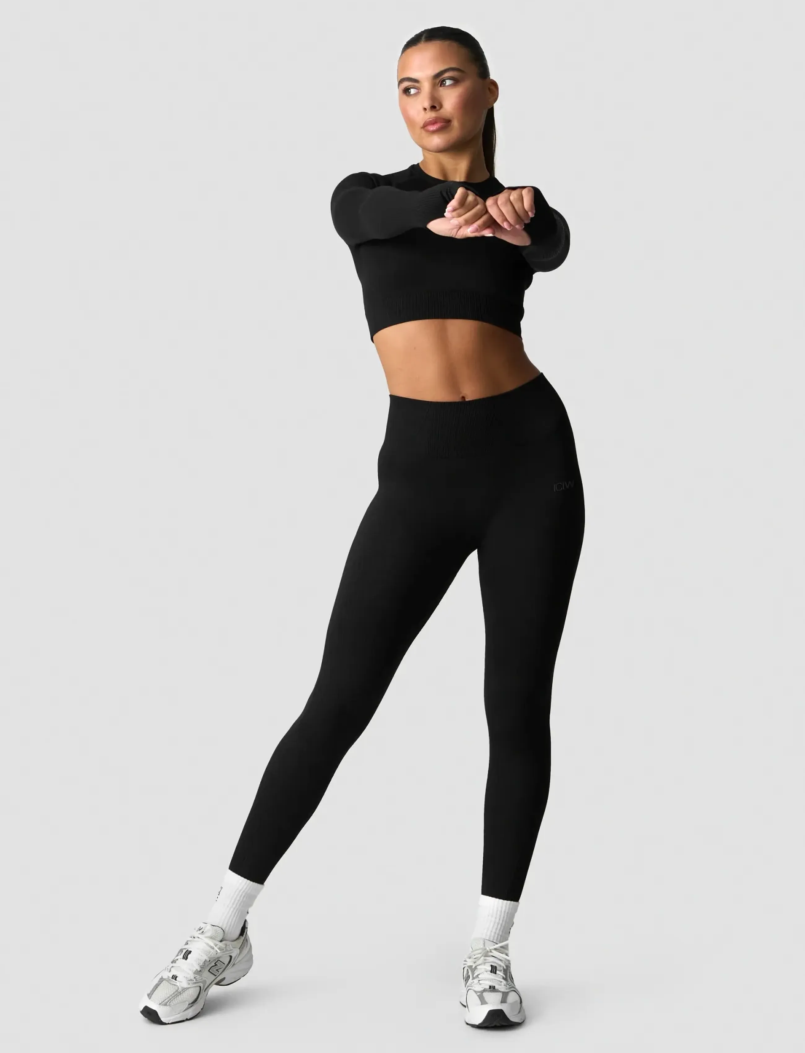 ICANIWILL - Sculpt Seamless Long Sleeve W - crop tops - black - 5