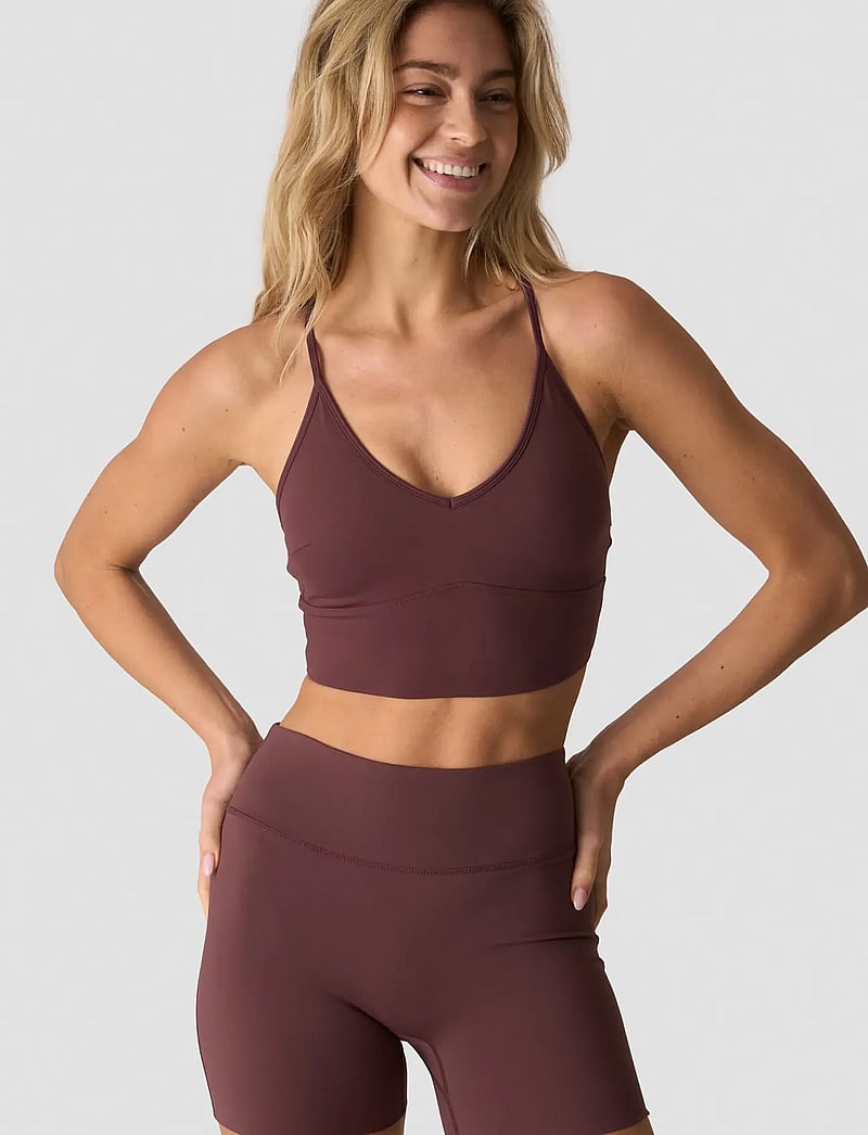 ICANIWILL - Nimble Adjustable Strappy Sports Bra - sport-bhs - dull berry red - 4