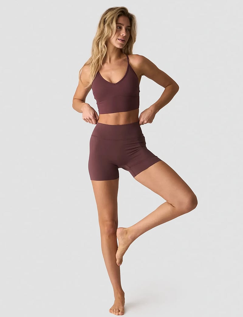 ICANIWILL - Nimble Adjustable Strappy Sports Bra - sport-bhs - dull berry red - 5