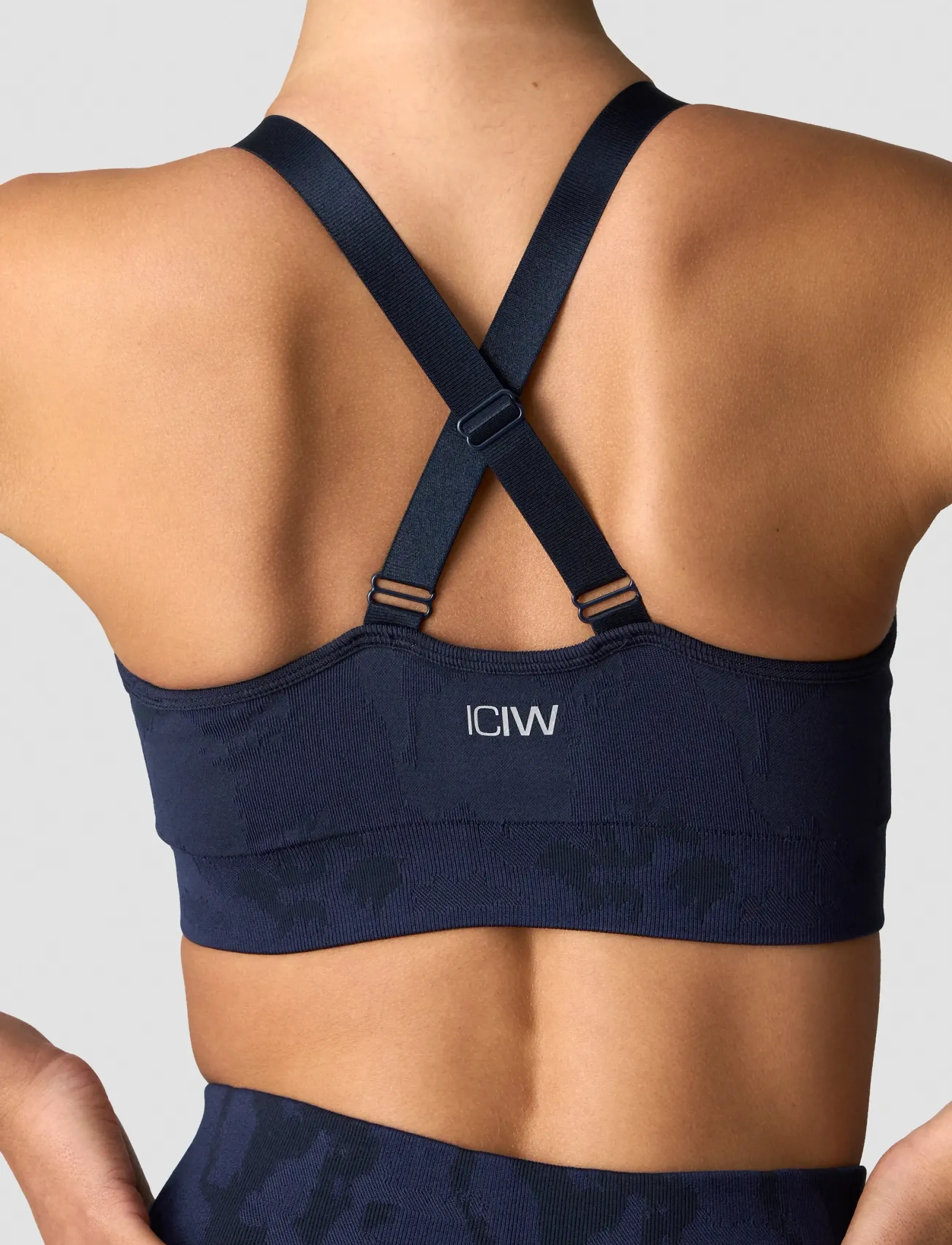 ICANIWILL - Camo Seamless V-neck Sports bra-Navy Camo-XXL - naised - navy camo - 5
