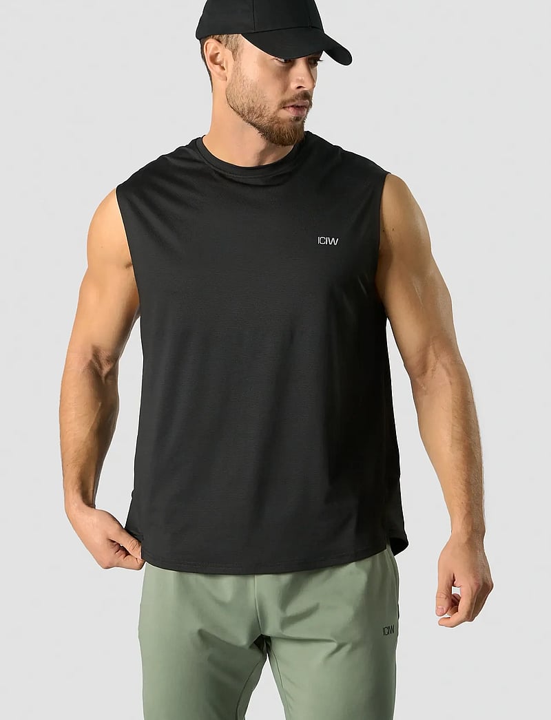 ICANIWILL - Stride Sleeveless T-shirt M - tank tops - black - 0