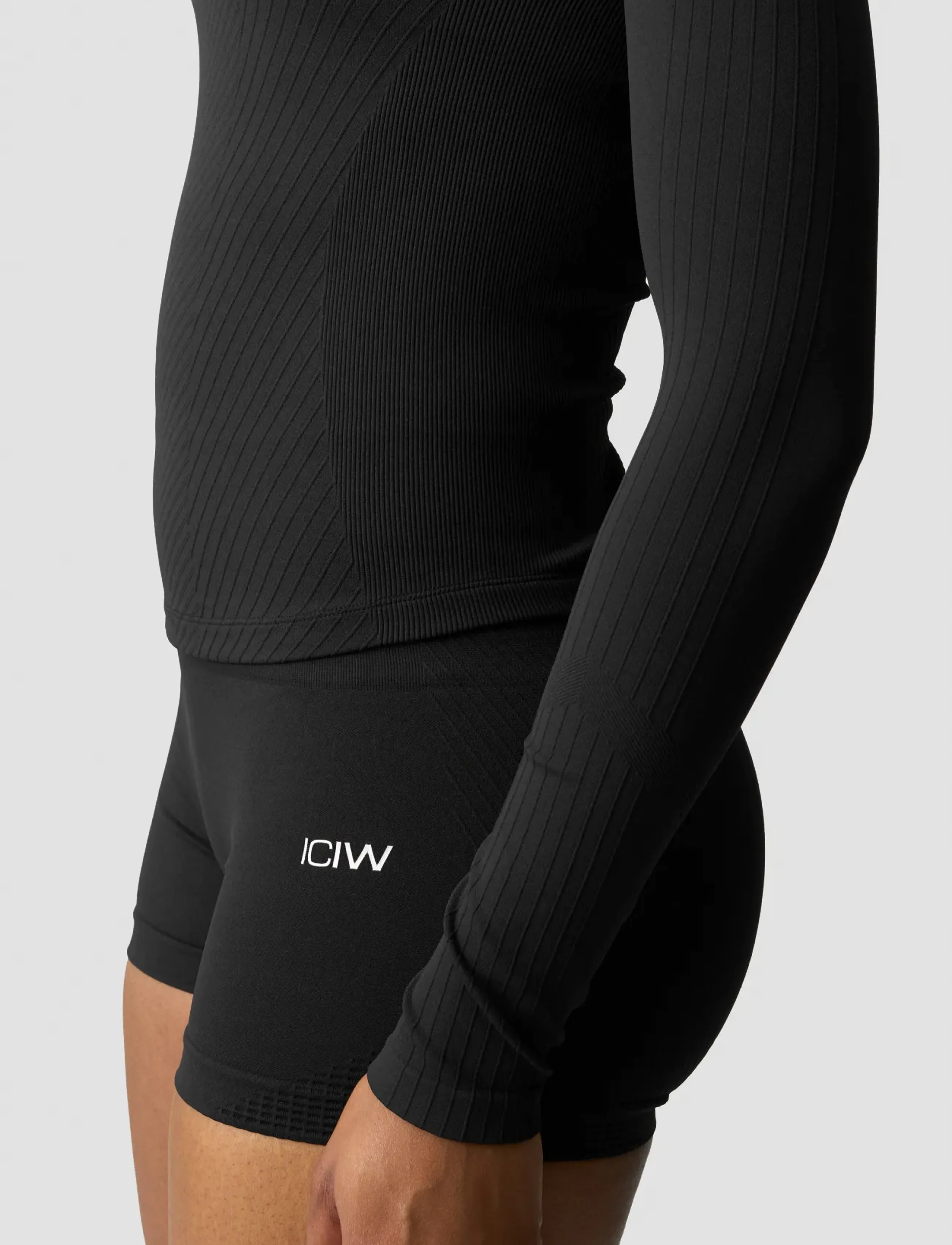 ICANIWILL - Ignite Seamless 1/2 Zip LS W - jacken & mäntel - black - 3