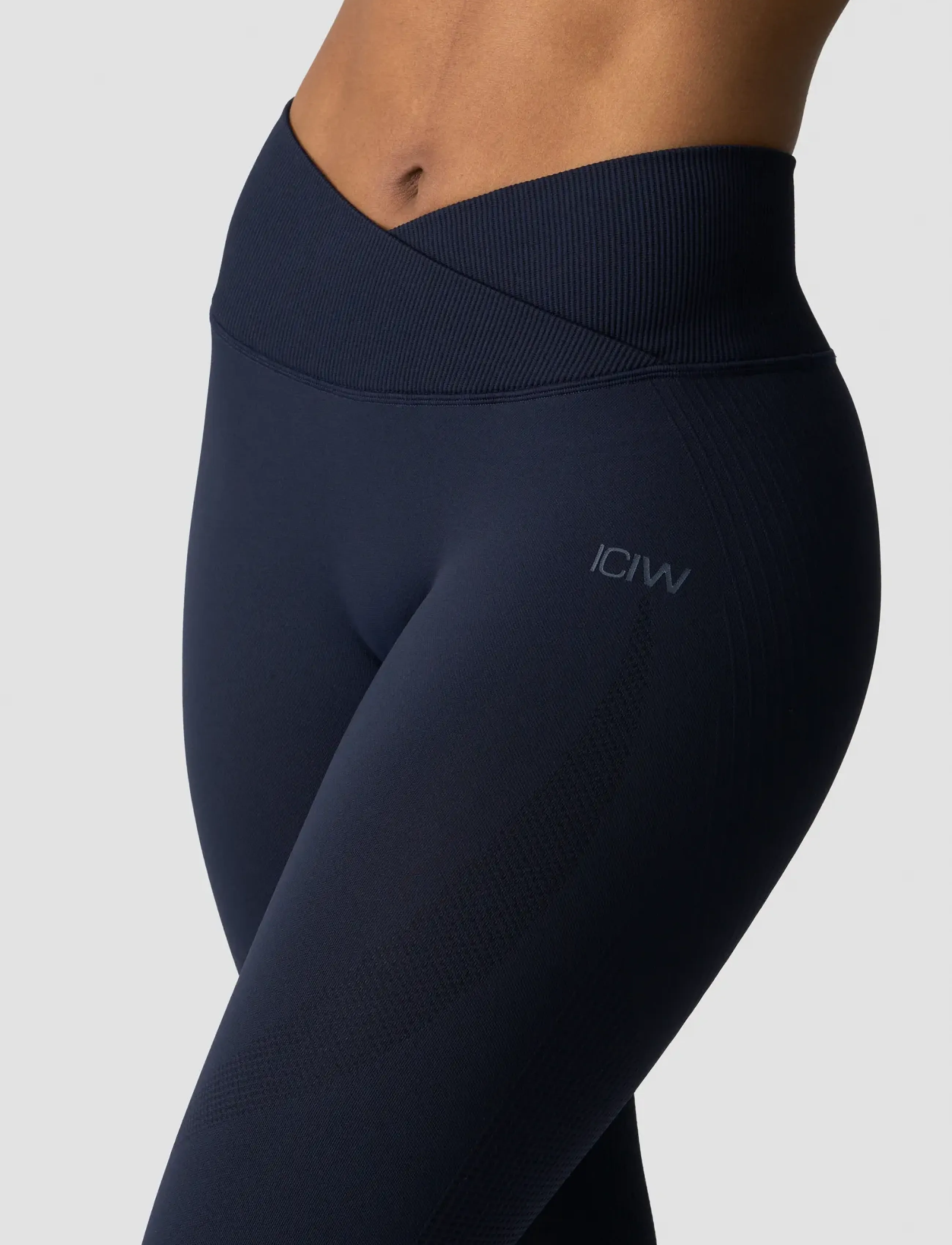 ICANIWILL - Ignite Seamless V-waist Tights W - seamless tights - navy - 0
