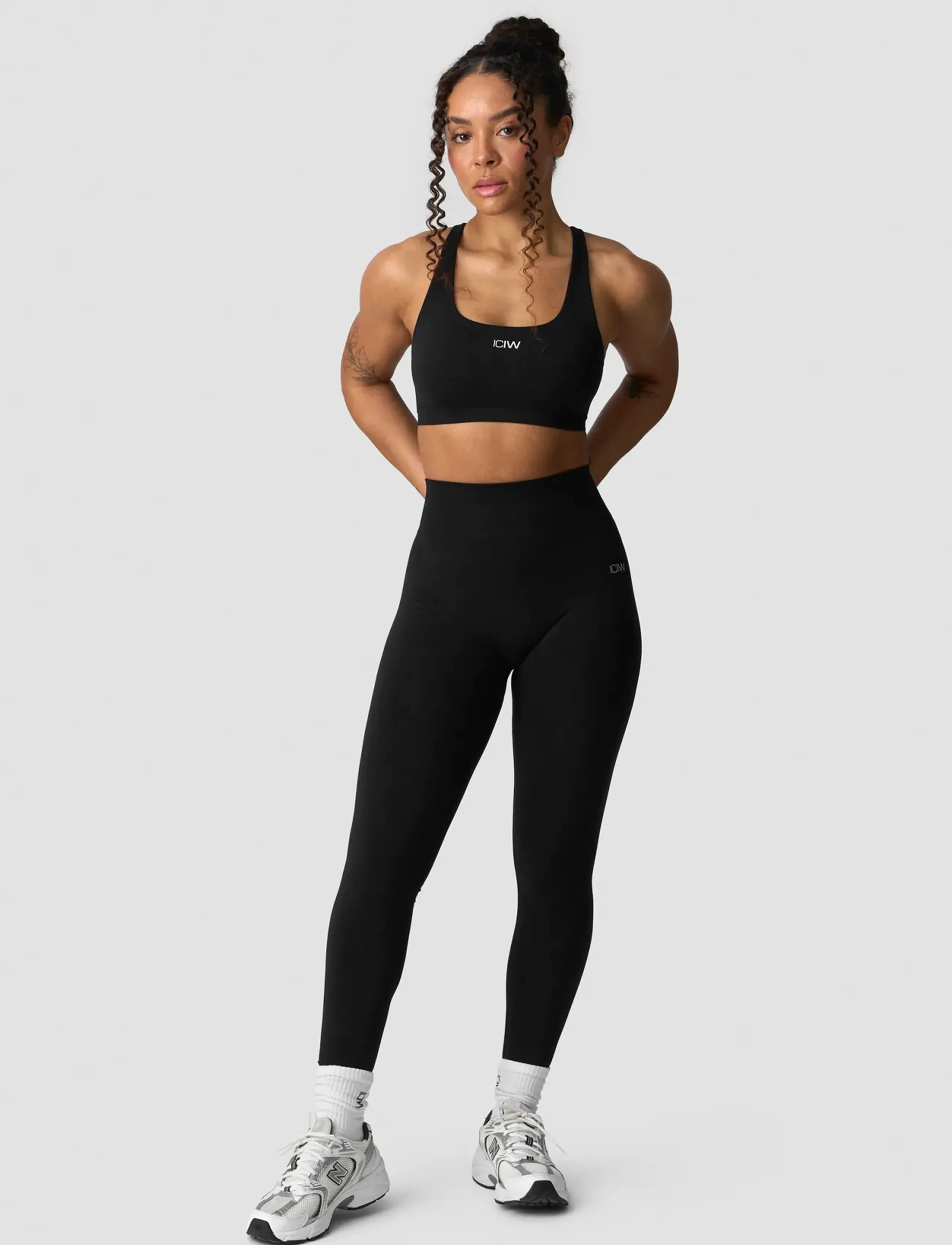 ICANIWILL - Smooth Seamless Sports Bra - lav støtte - black - 4