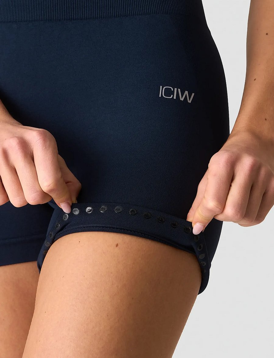 ICANIWILL - Smooth Seamless Midi Shorts W - 1/2 länge - midnight blue - 5