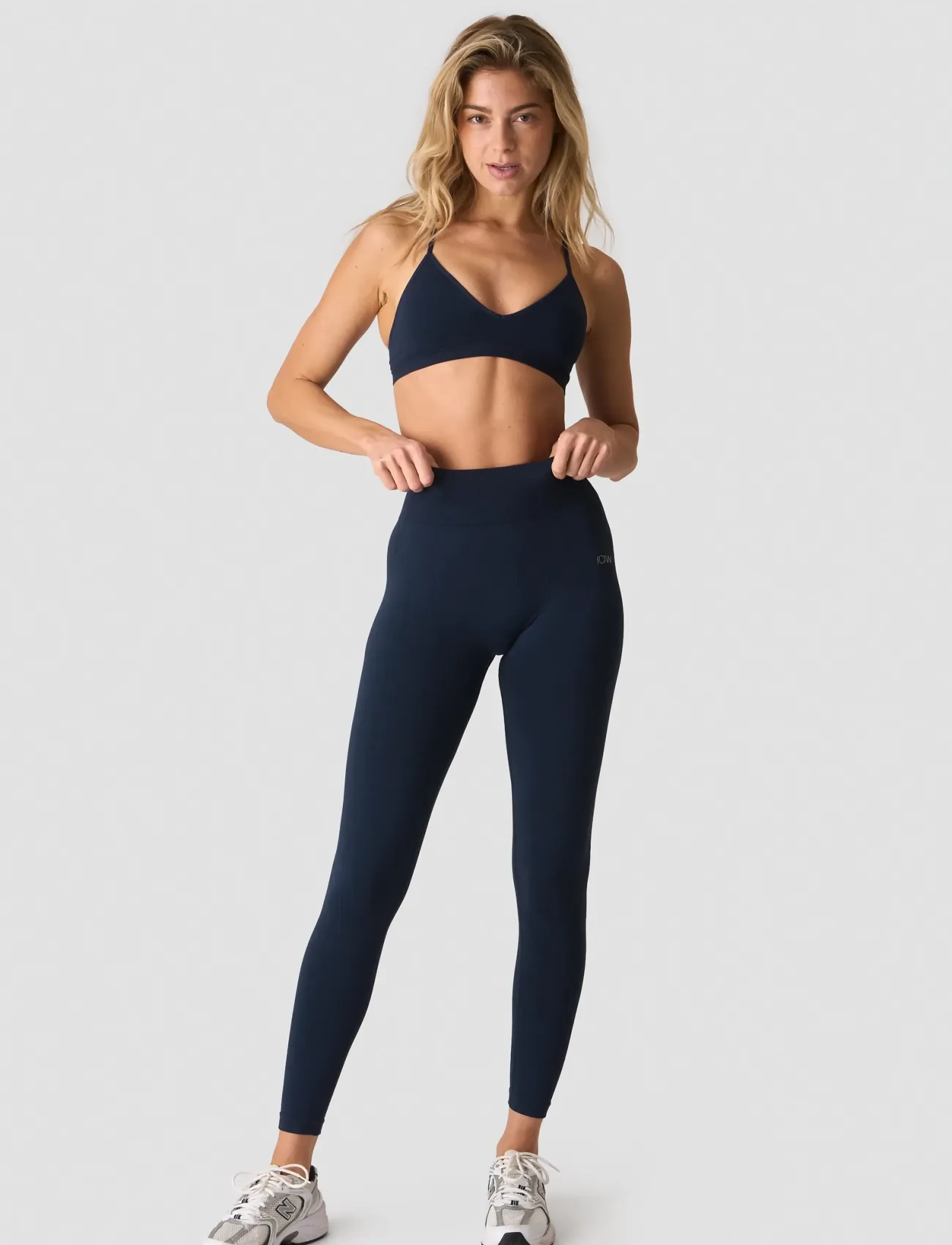 ICANIWILL - Smooth Seamless Strappy Sports Bra W - lav støtte - midnight blue - 4