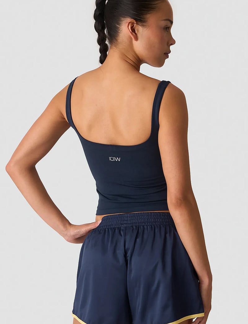 ICANIWILL - Smooth Seamless 2-in-1 Tank - tanktops - midnight blue - 3