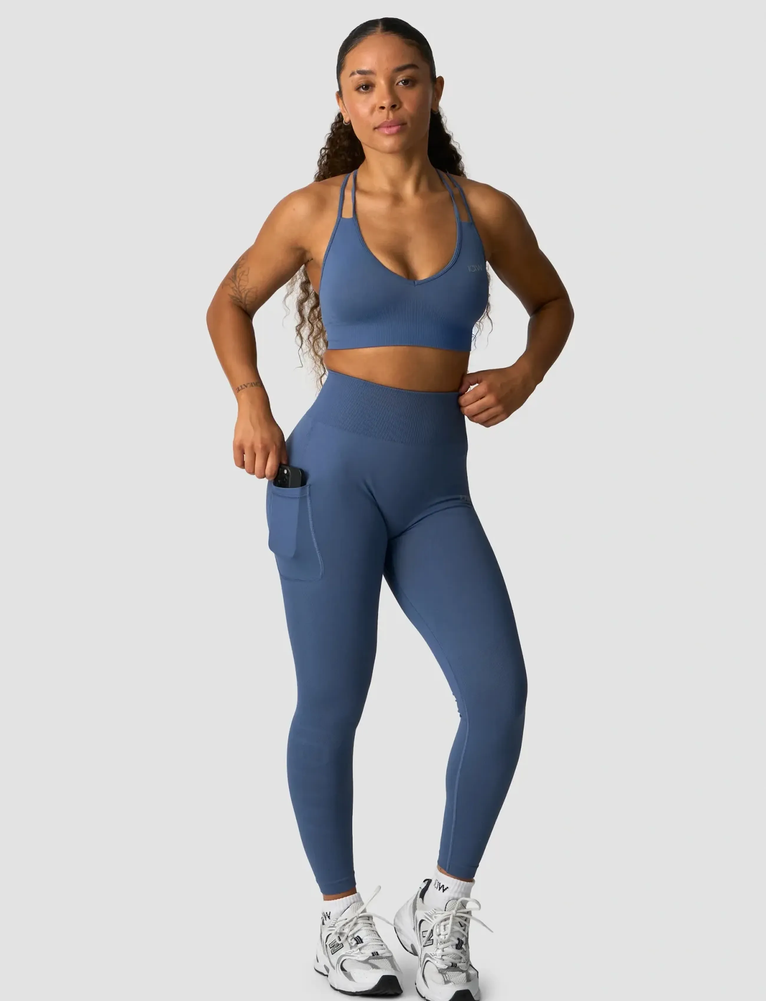 ICANIWILL - Define Seamless V-neck Sports Bra - dusty twilight blue - 4