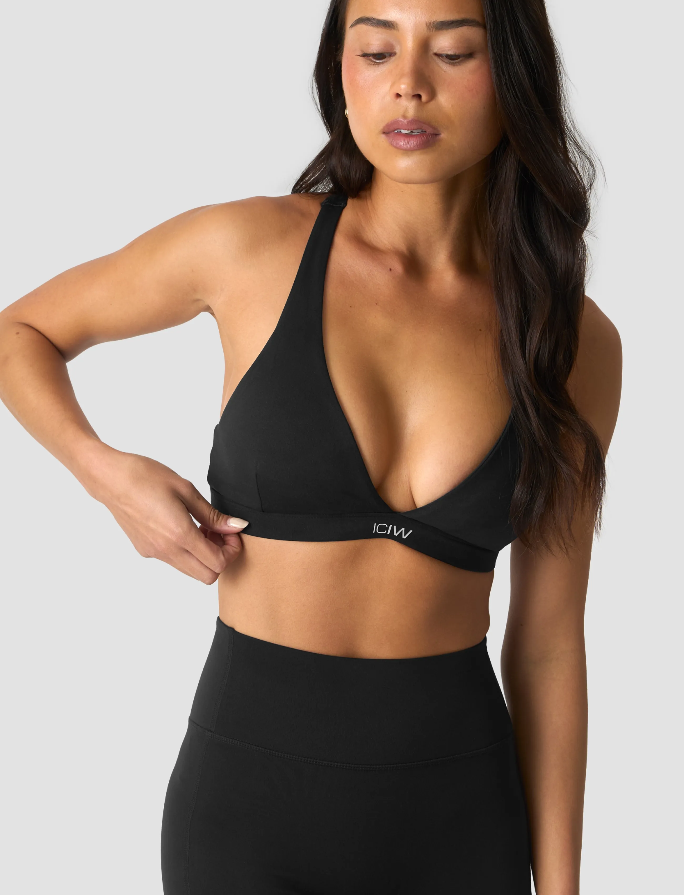 ICANIWILL - Luxe V-neck Sports Bra W - sports-bh'er - black - 0